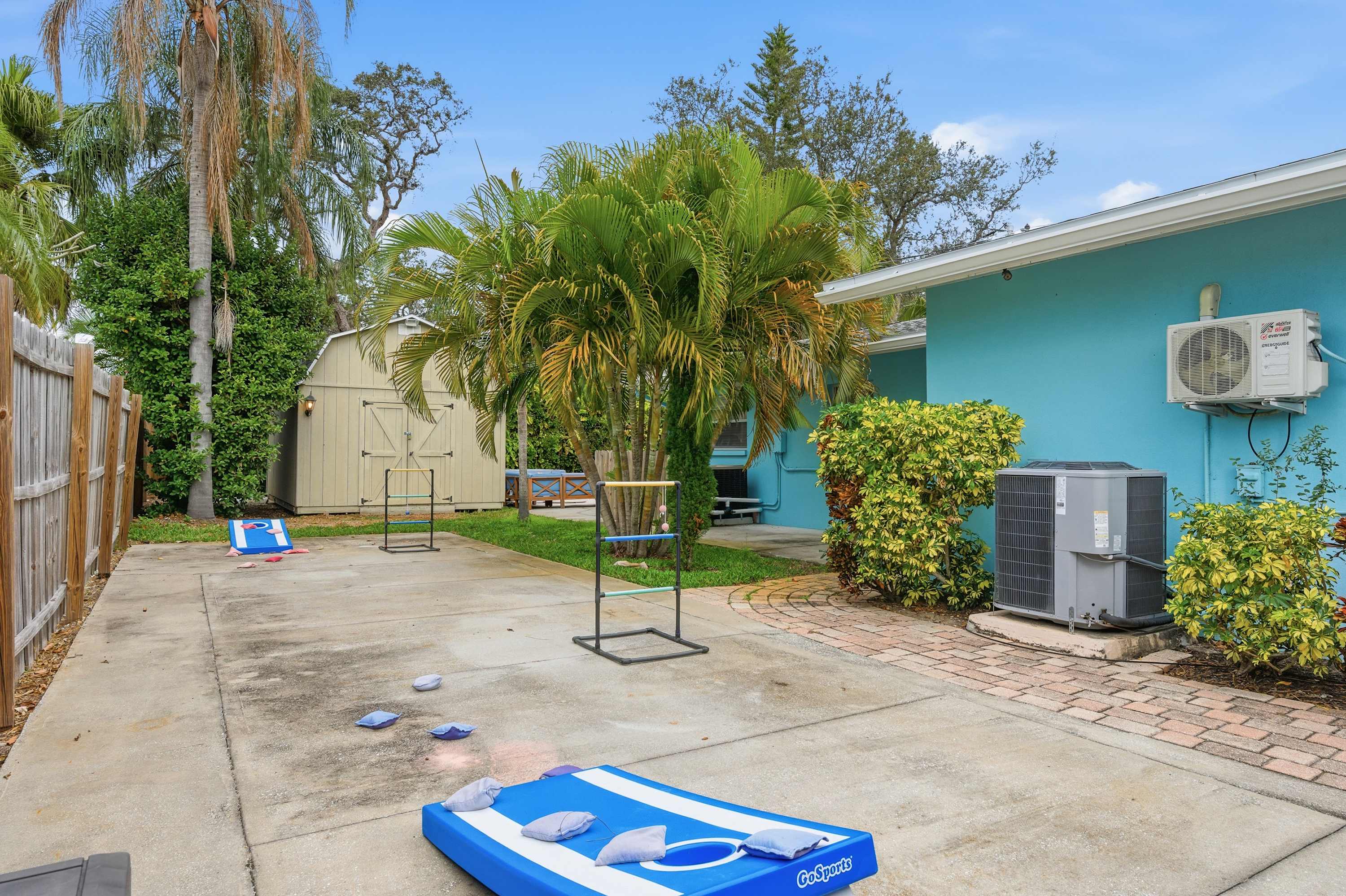 Relaxing 4BR home w/ heated pool & fire pit