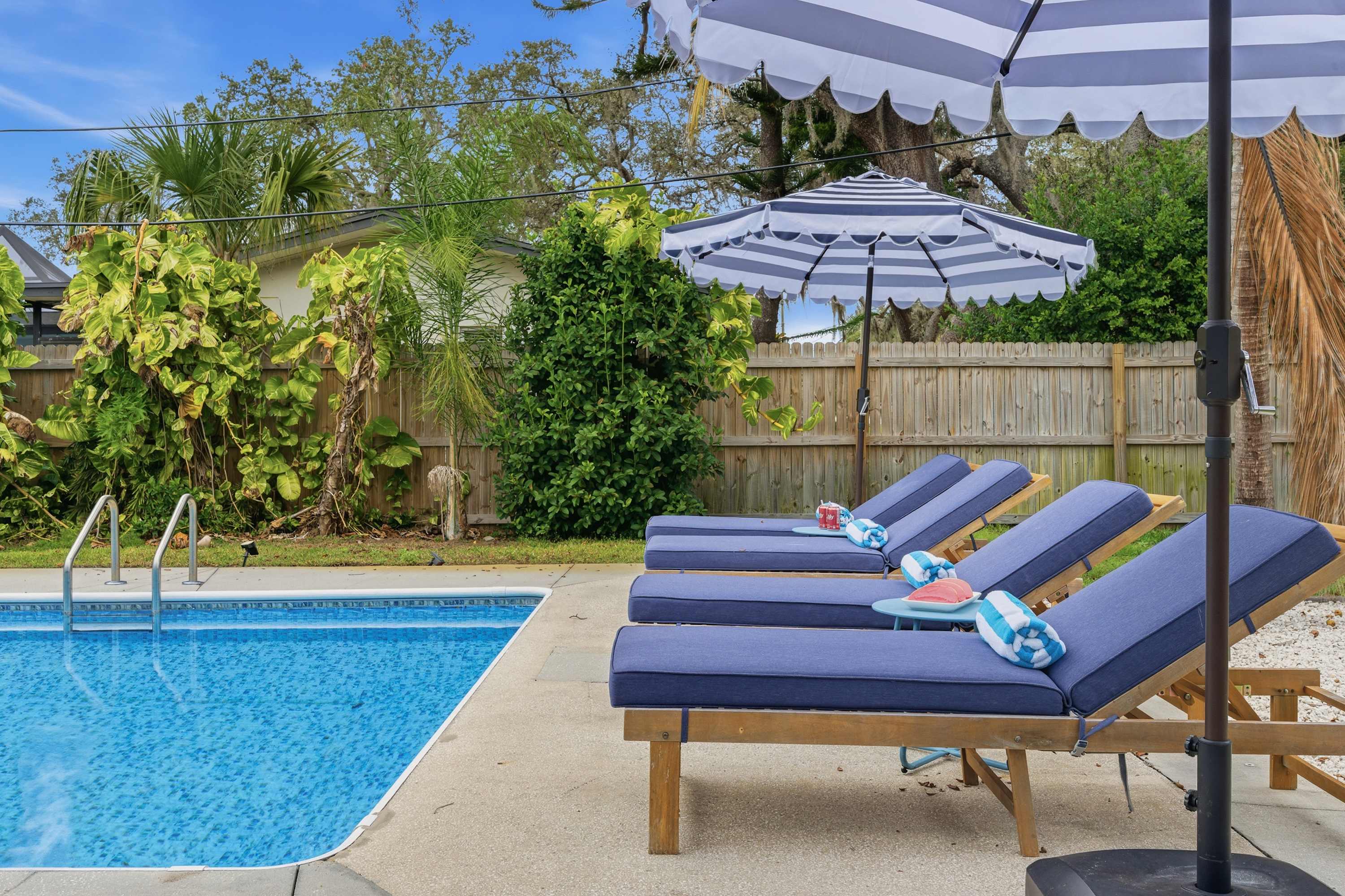 Relaxing 4BR home w/ heated pool & fire pit