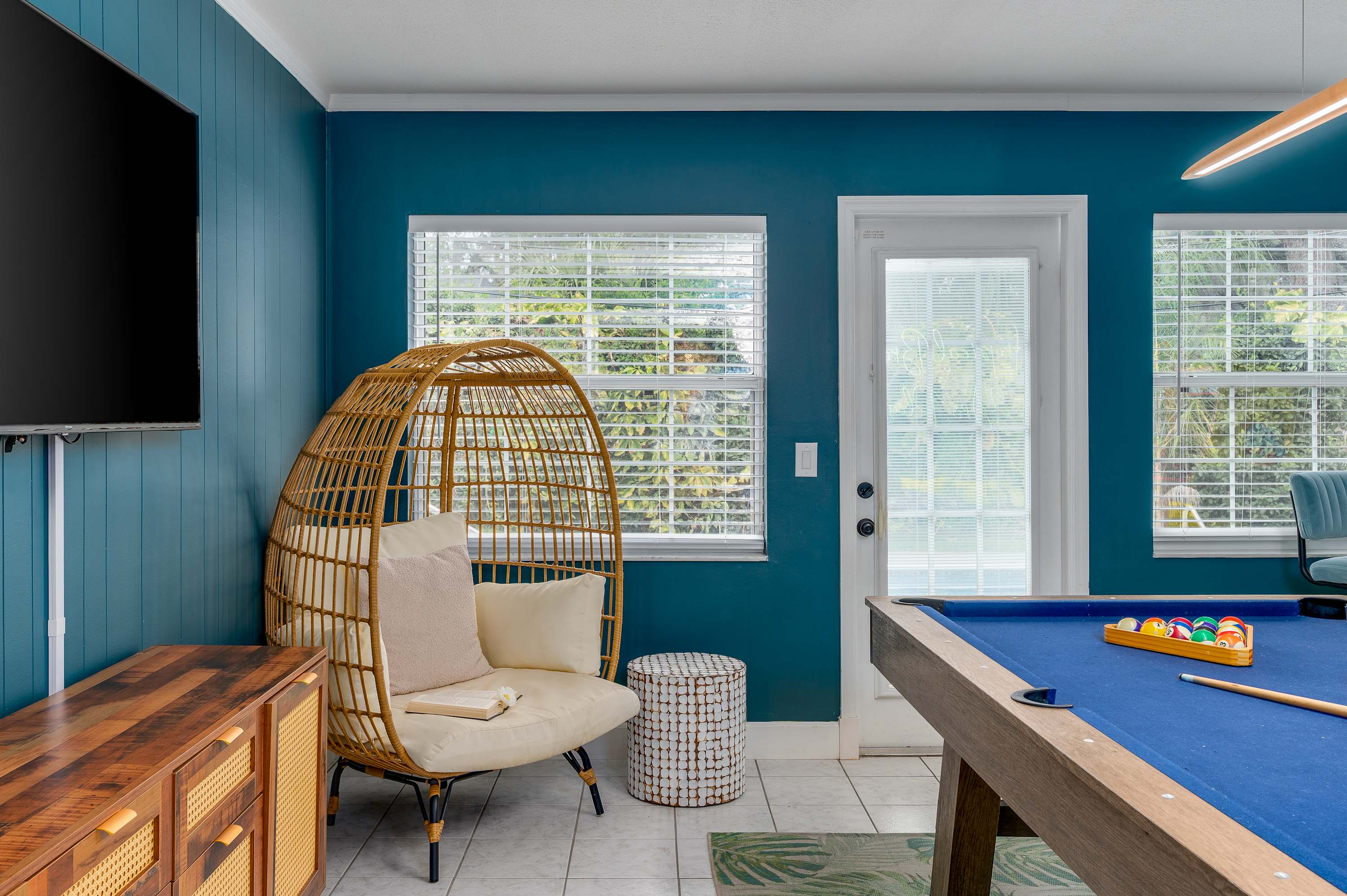 Relaxing 4BR home w/ heated pool & fire pit