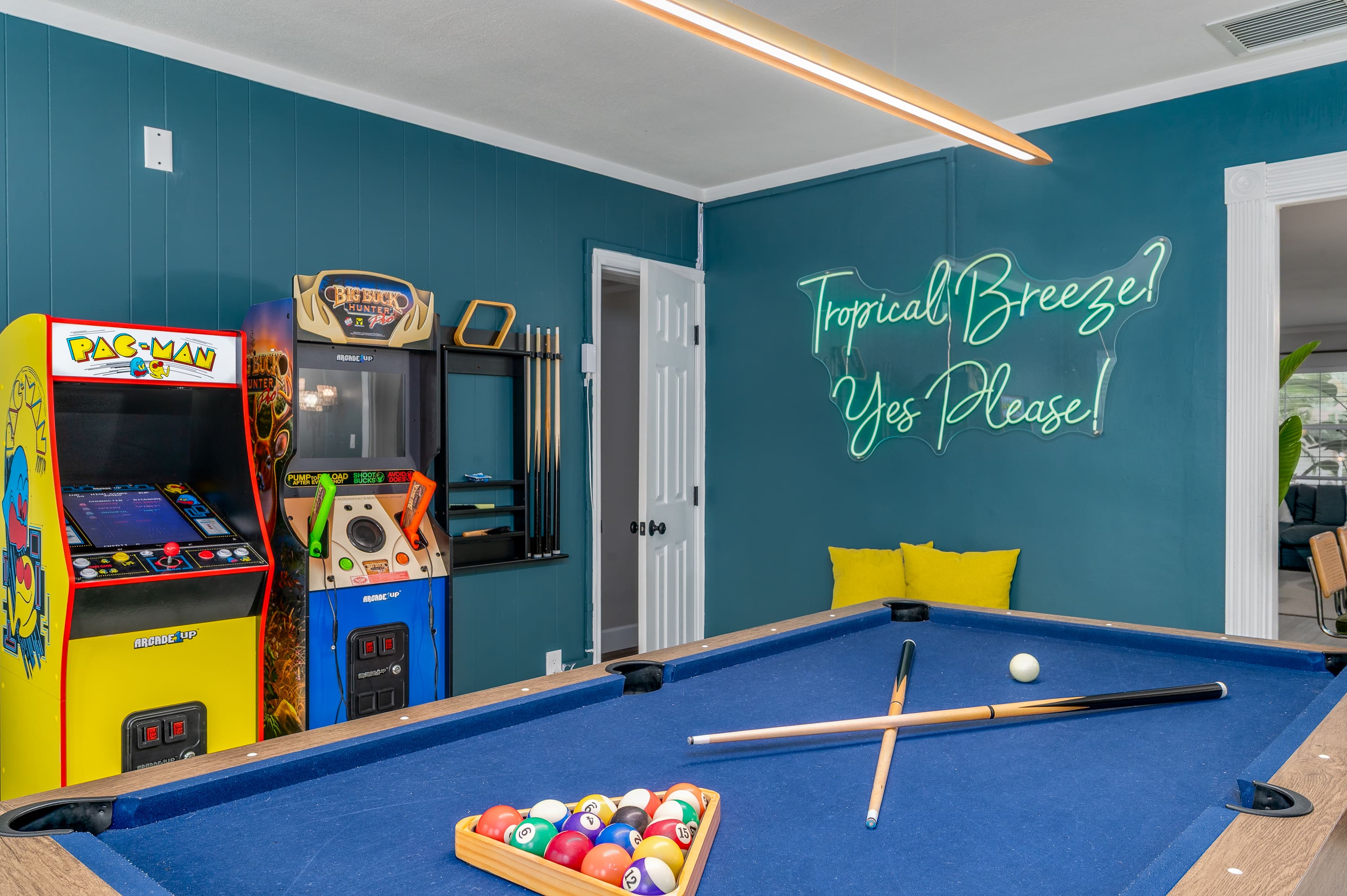 Relaxing 4BR home w/ heated pool & fire pit