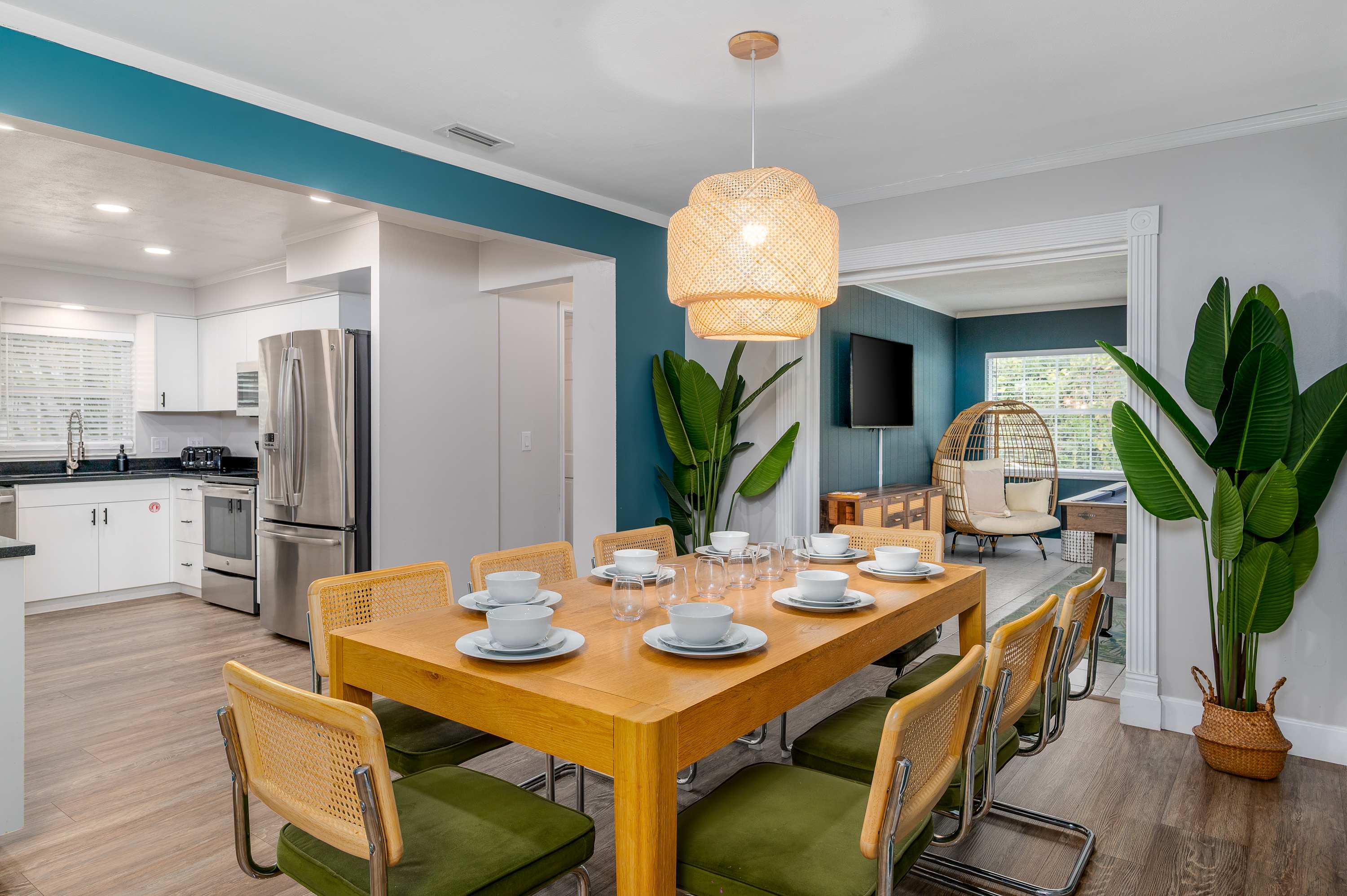 Relaxing 4BR home w/ heated pool & fire pit