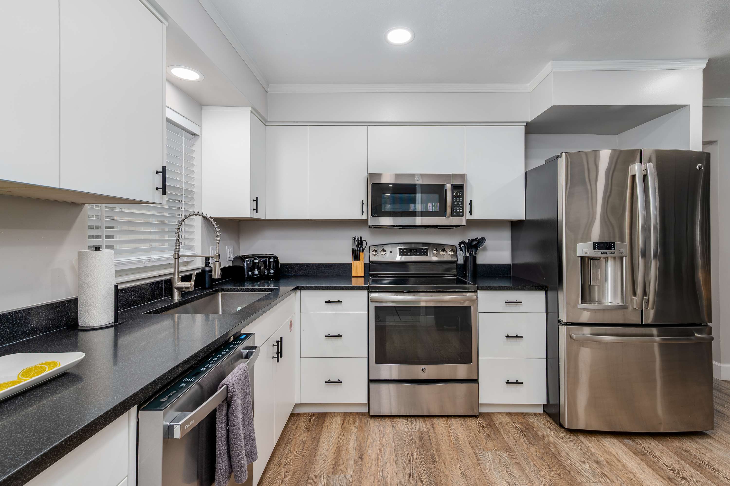 Relaxing 4BR home w/ heated pool & fire pit