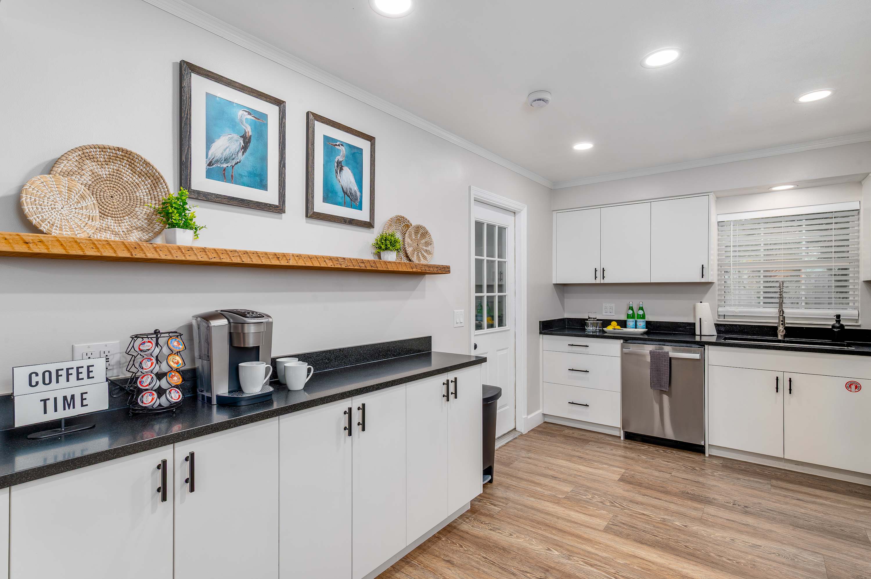 Relaxing 4BR home w/ heated pool & fire pit