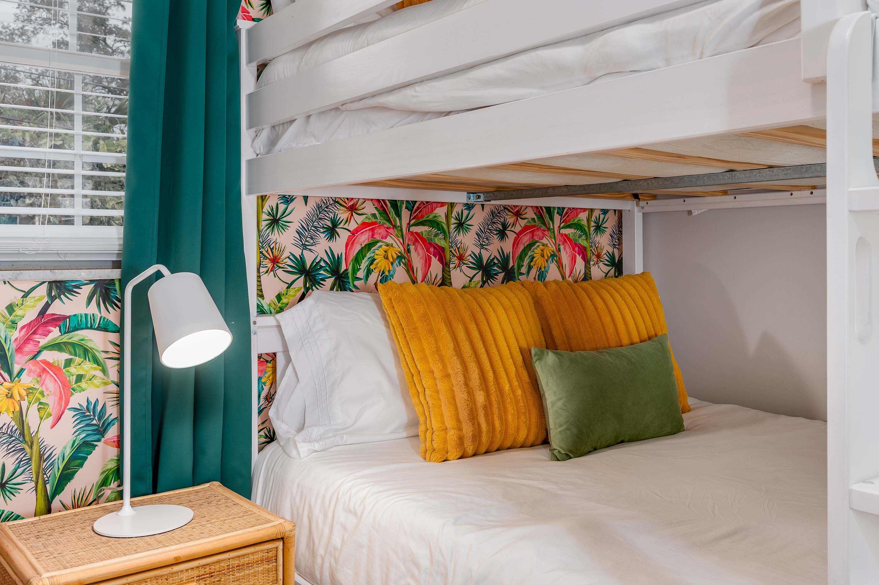 Relaxing 4BR home w/ heated pool & fire pit