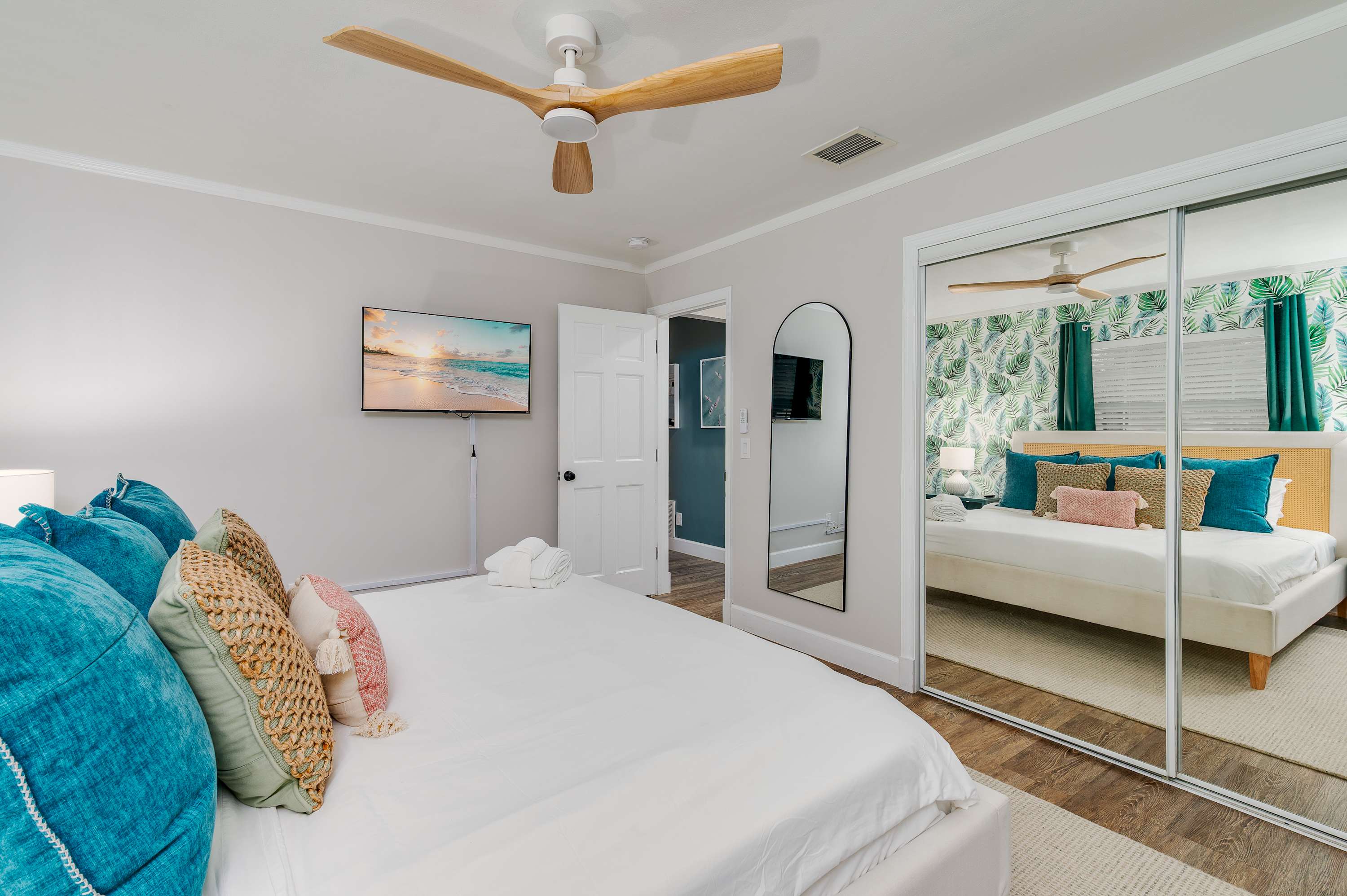 Relaxing 4BR home w/ heated pool & fire pit