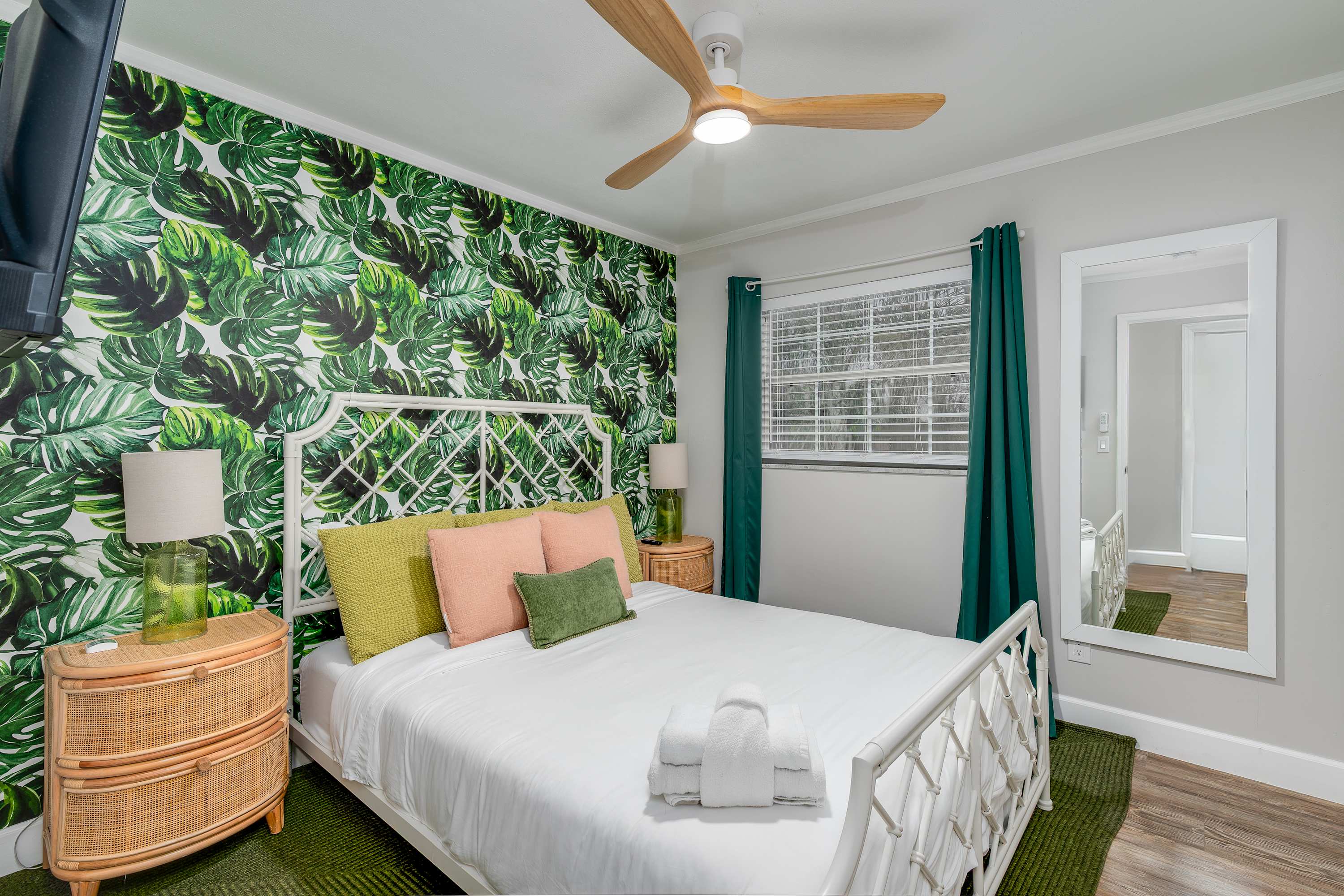 Relaxing 4BR home w/ heated pool & fire pit