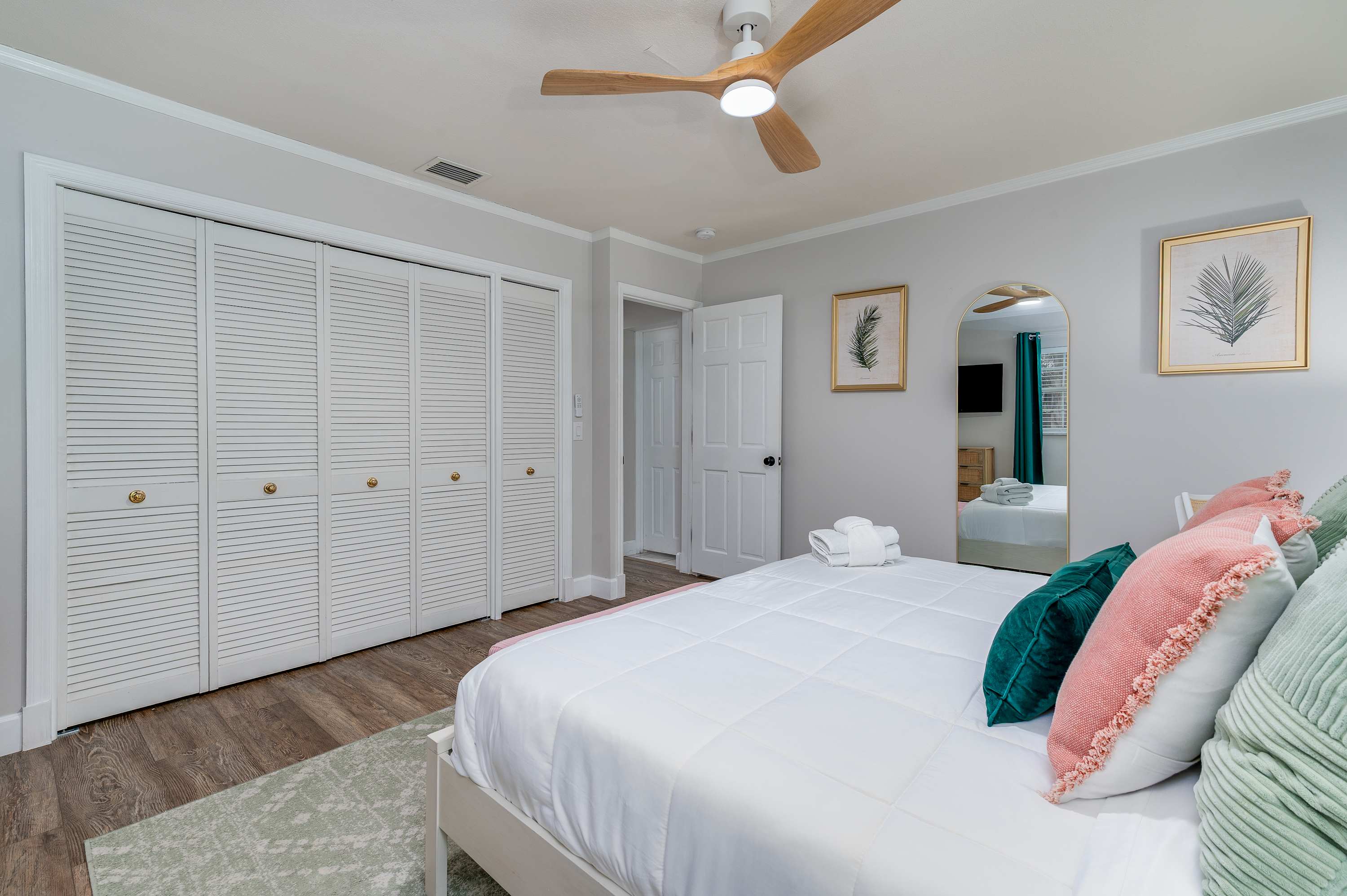 Relaxing 4BR home w/ heated pool & fire pit