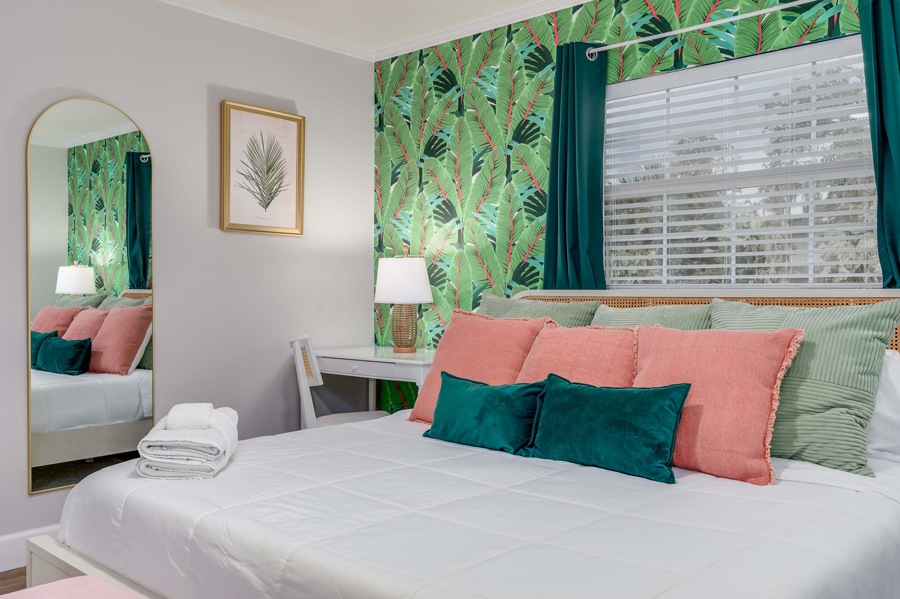 Relaxing 4BR home w/ heated pool & fire pit