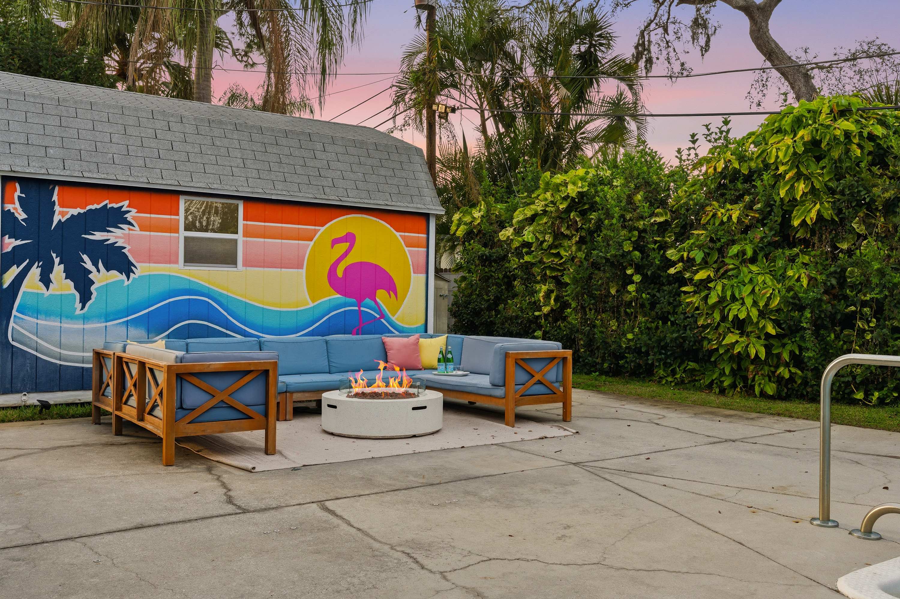 Relaxing 4BR home w/ heated pool & fire pit