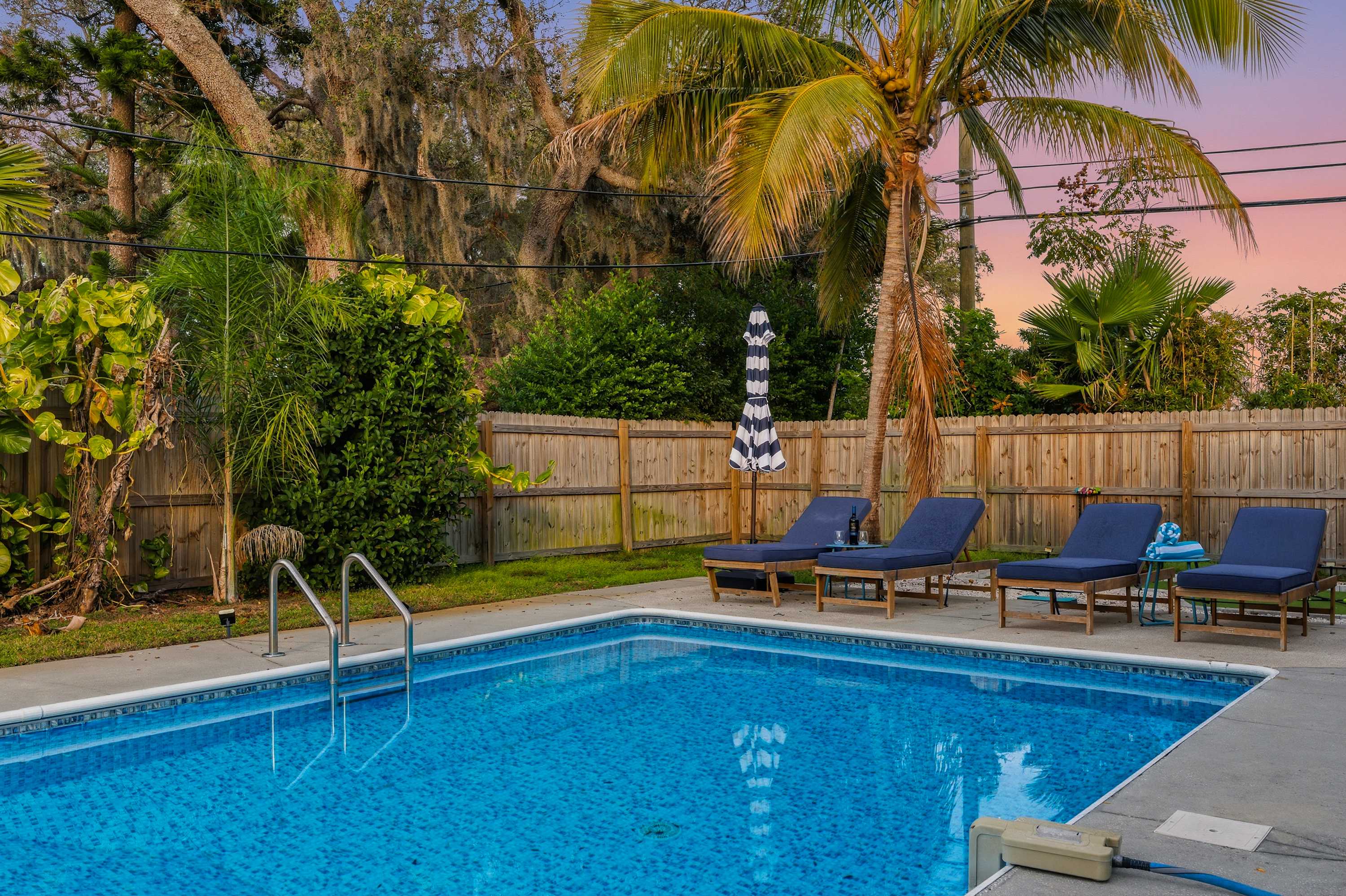 Relaxing 4BR home w/ heated pool & fire pit