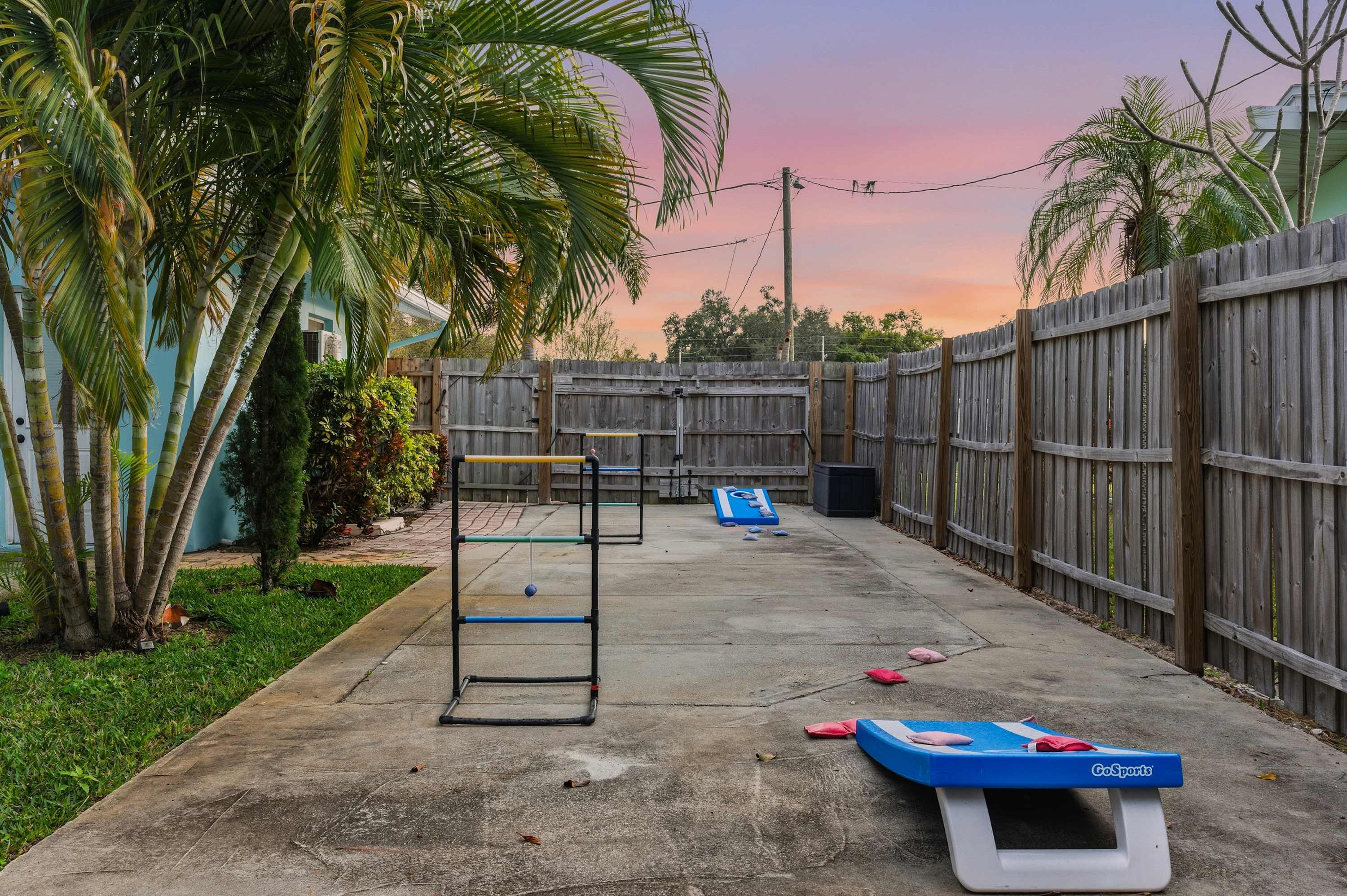 Relaxing 4BR home w/ heated pool & fire pit