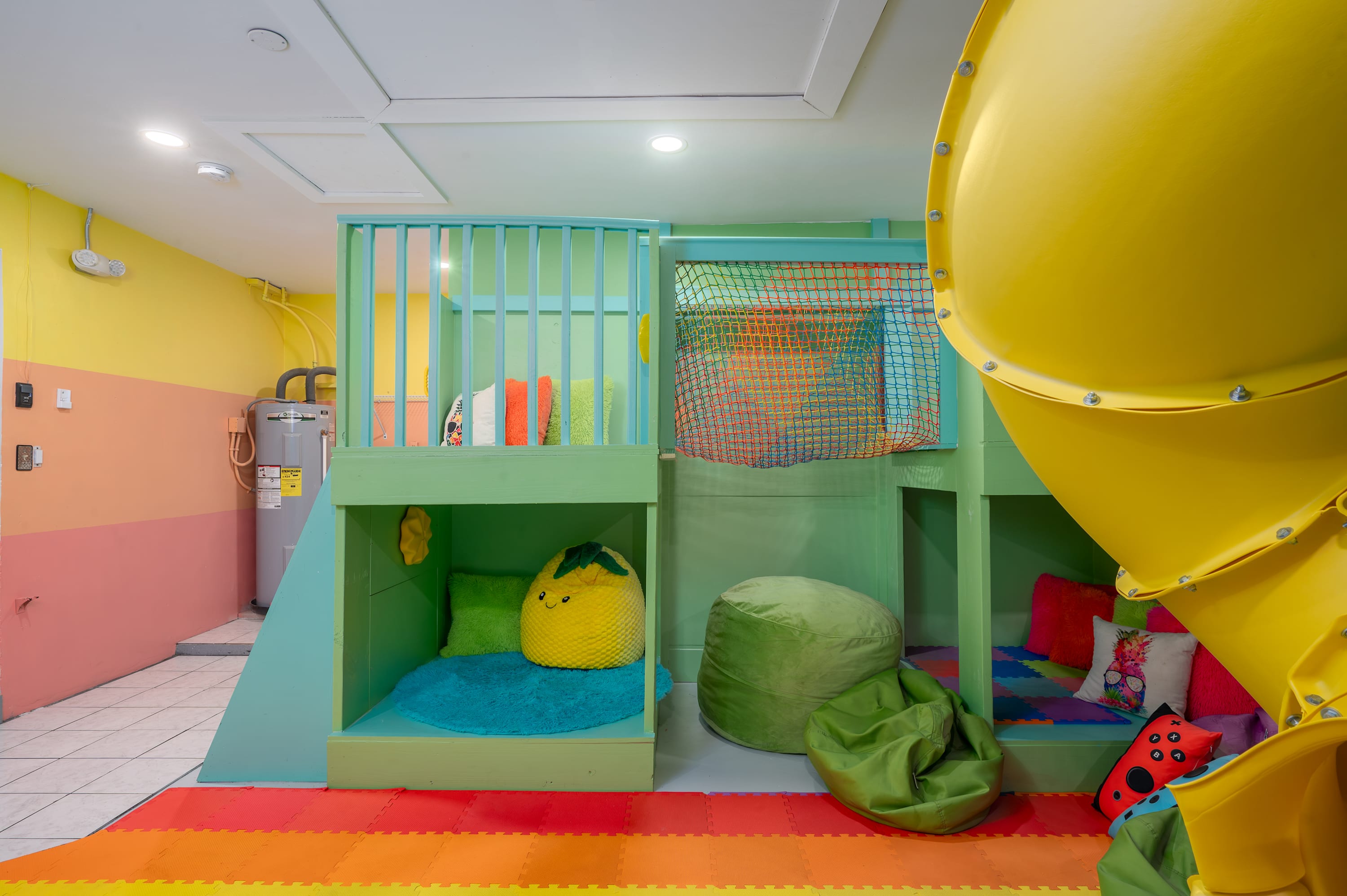 Relaxing 4BR home w/ heated pool & fire pit