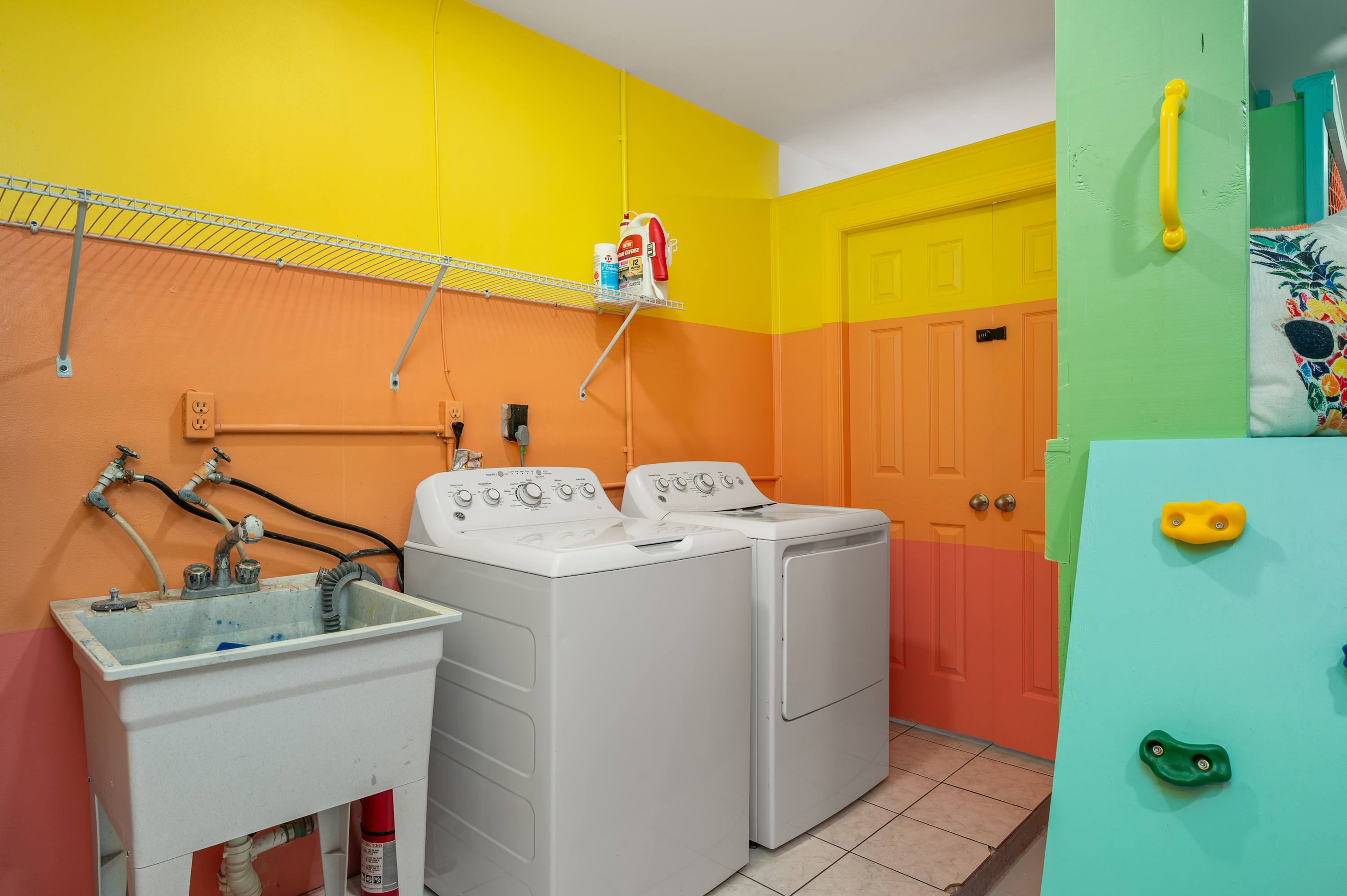 Relaxing 4BR home w/ heated pool & fire pit