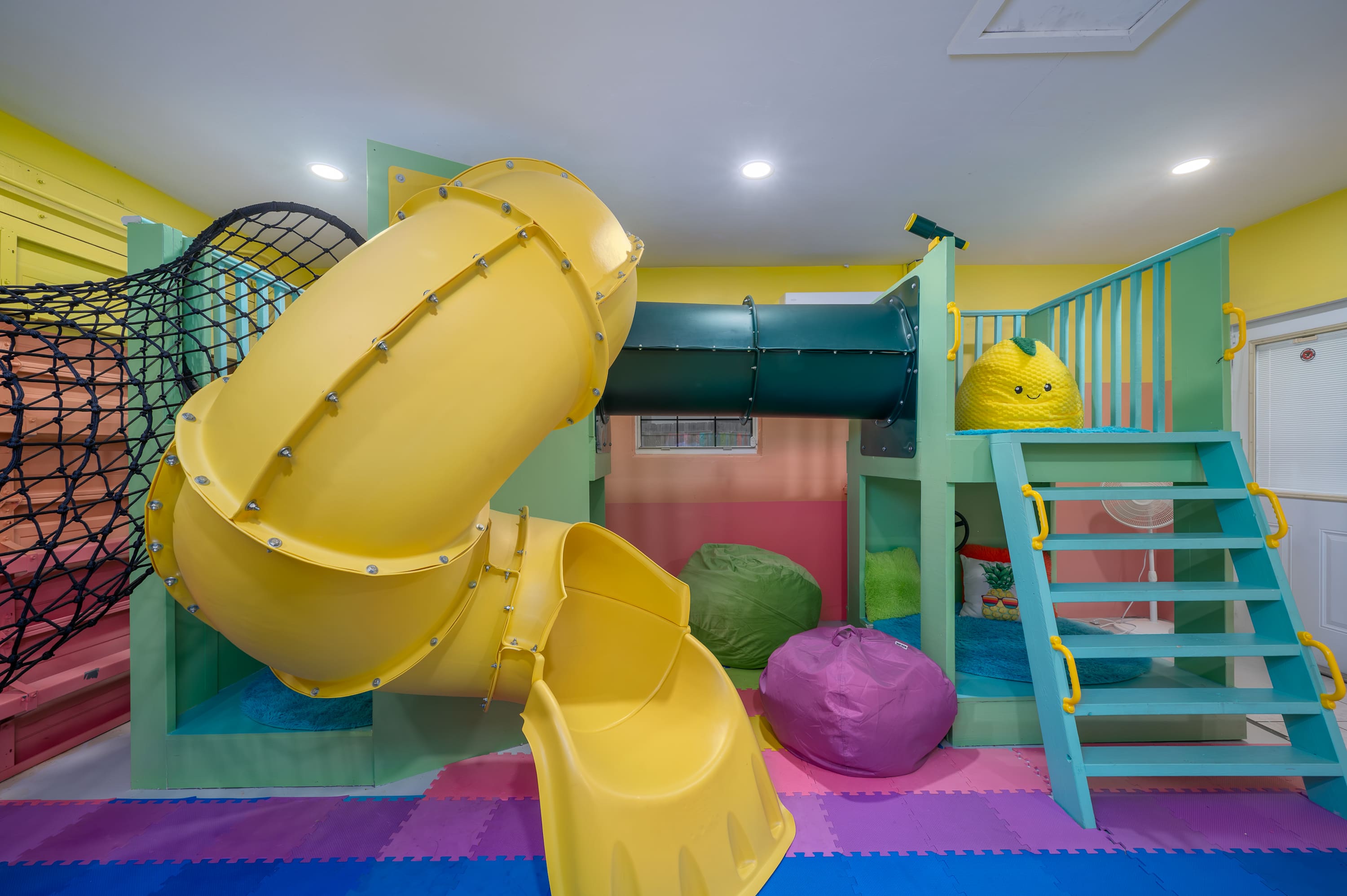 Relaxing 4BR home w/ heated pool & fire pit