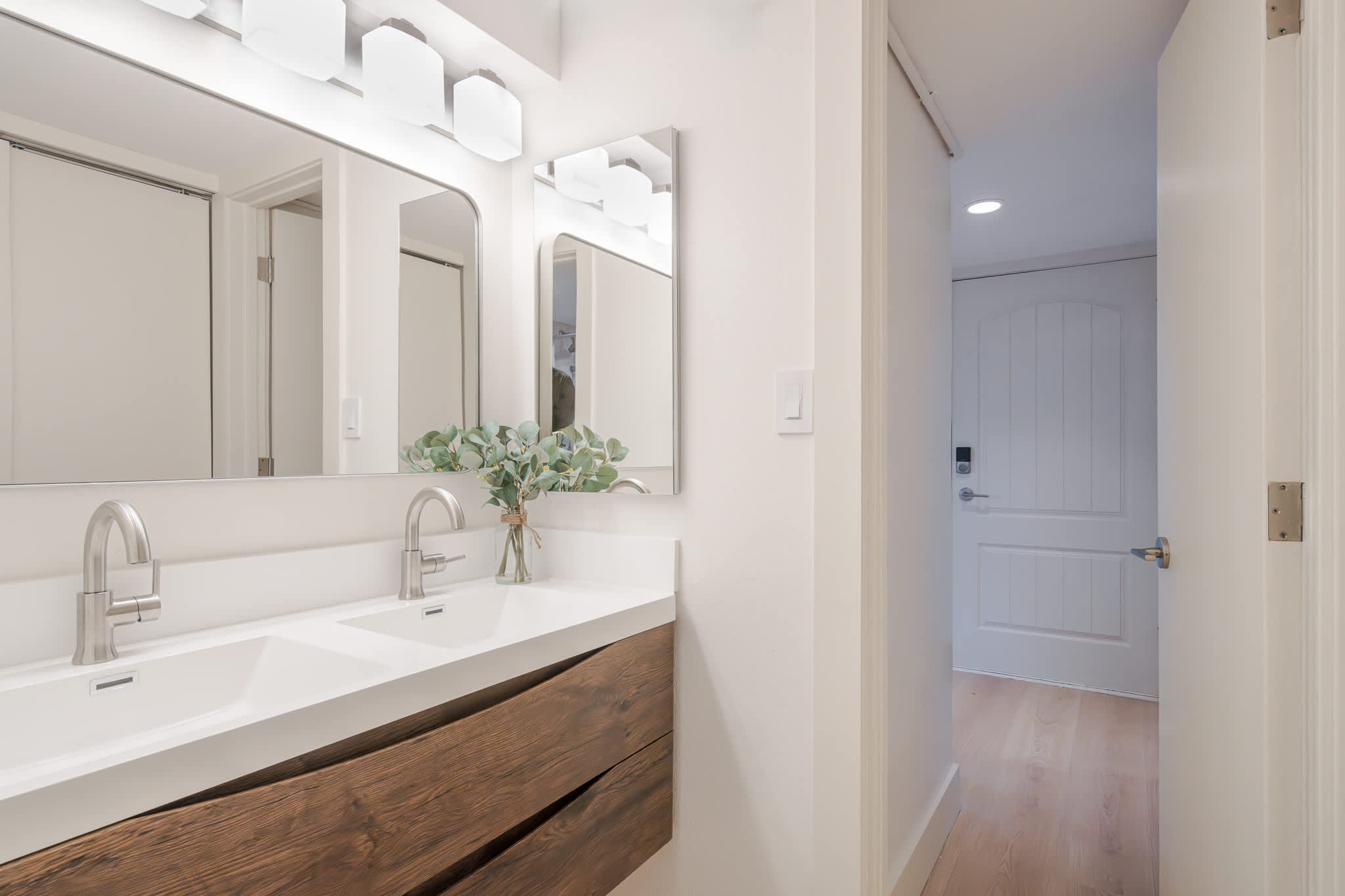 New Ski-in Ski-out 1 BR with Resort Amenities