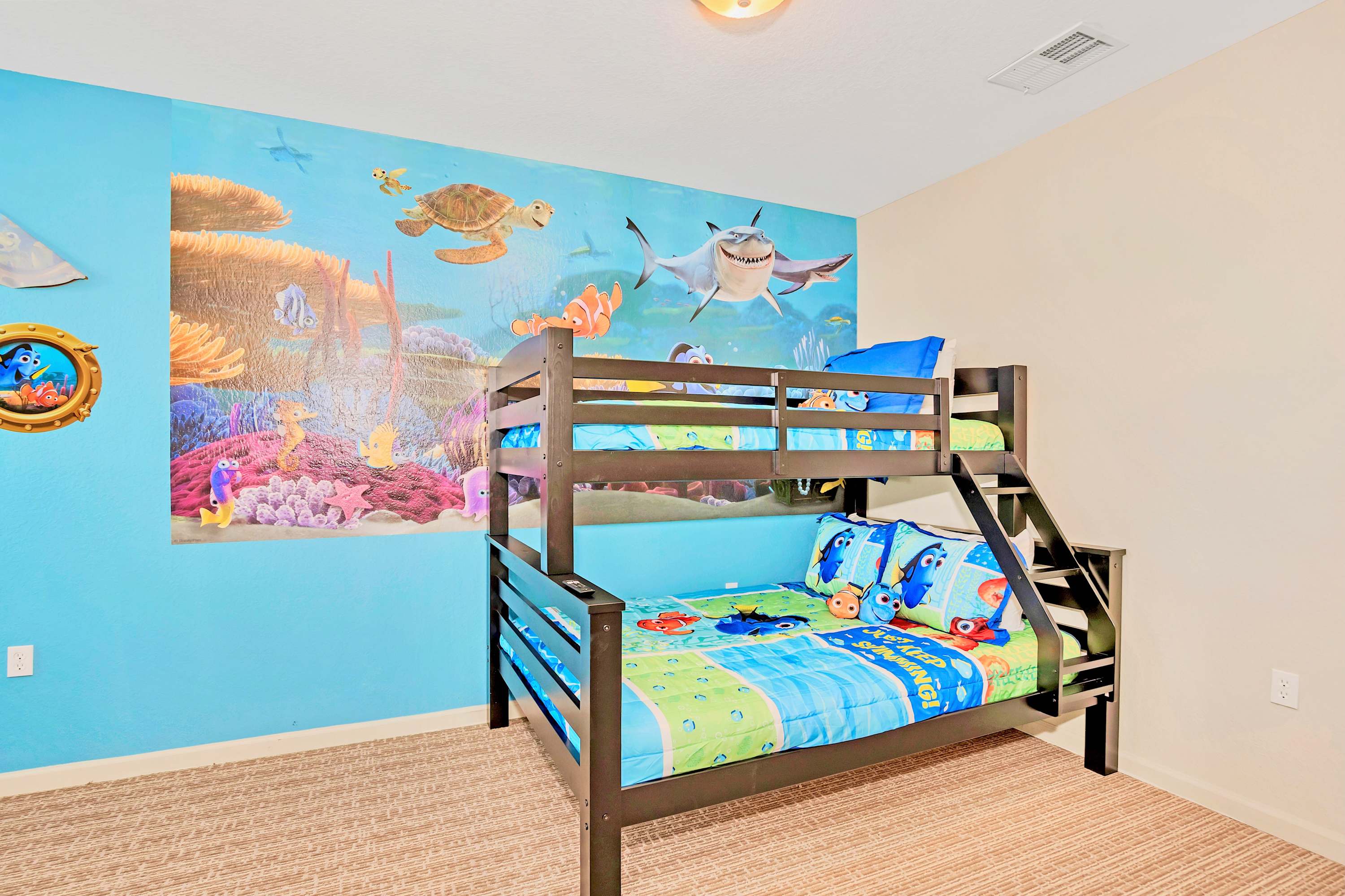 Beautiful Condo w Outdoor Pool and Sauna | Photo 14