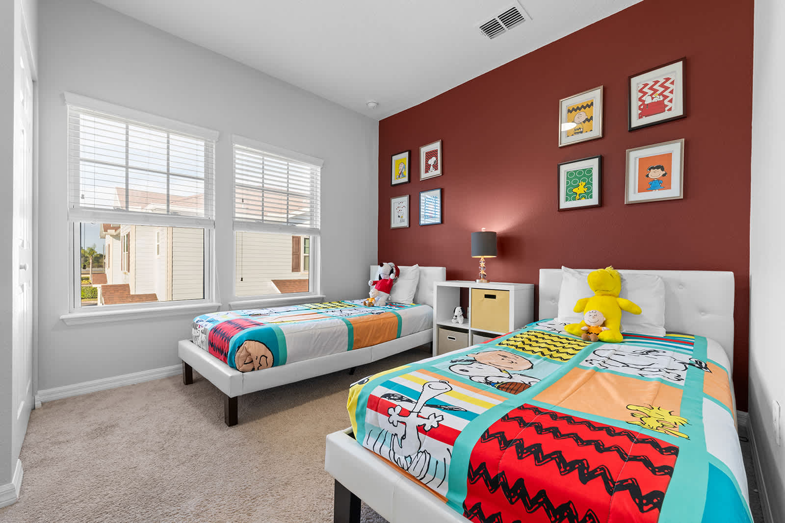 4BR family townhouse w/ pool & hot tub