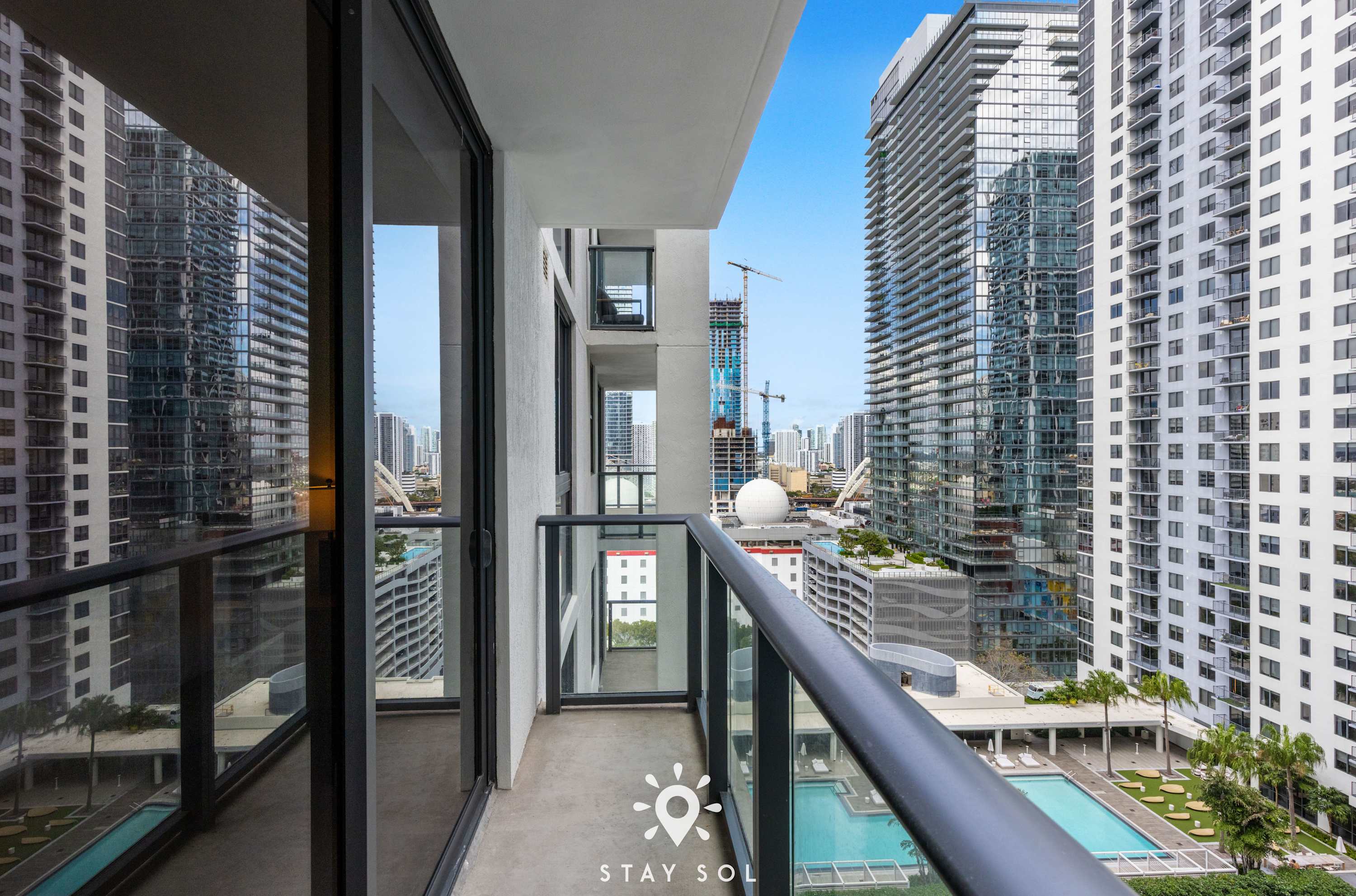 Downtown Retreat Pools Spa & Lounges Miami
