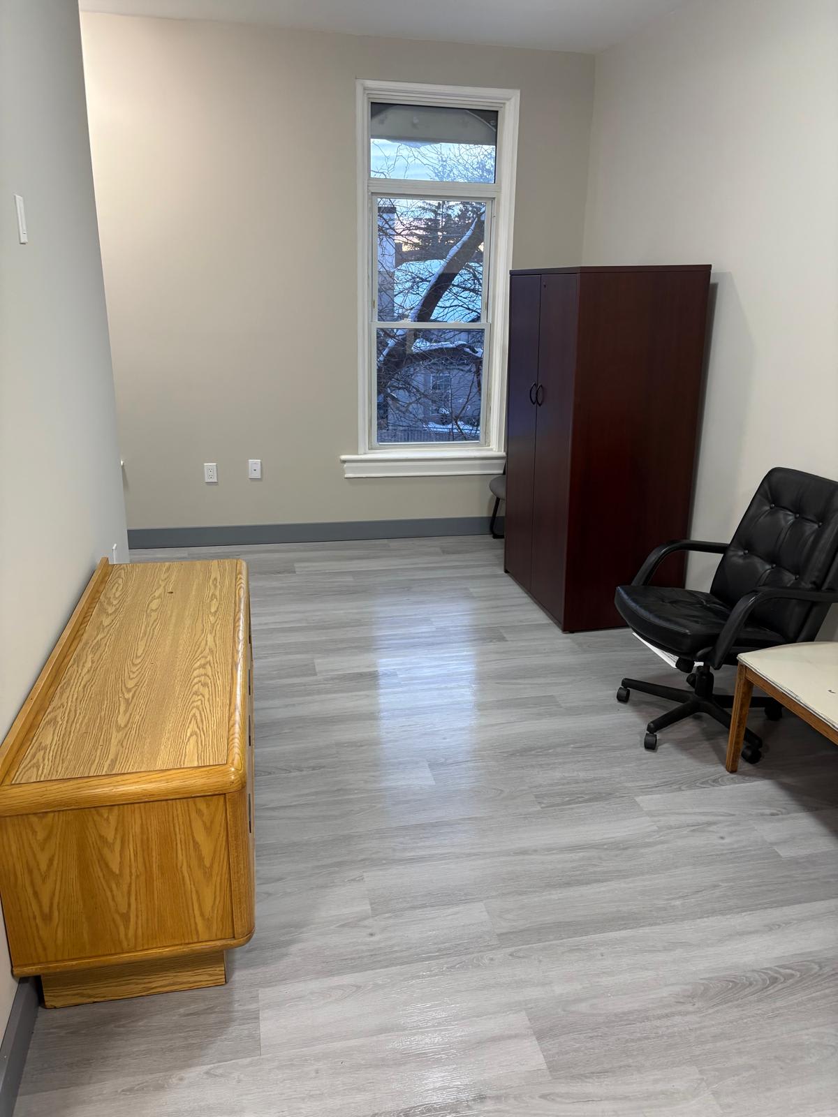 #38.3 St. Catharine's 1-bedroom Hotel-Apartment