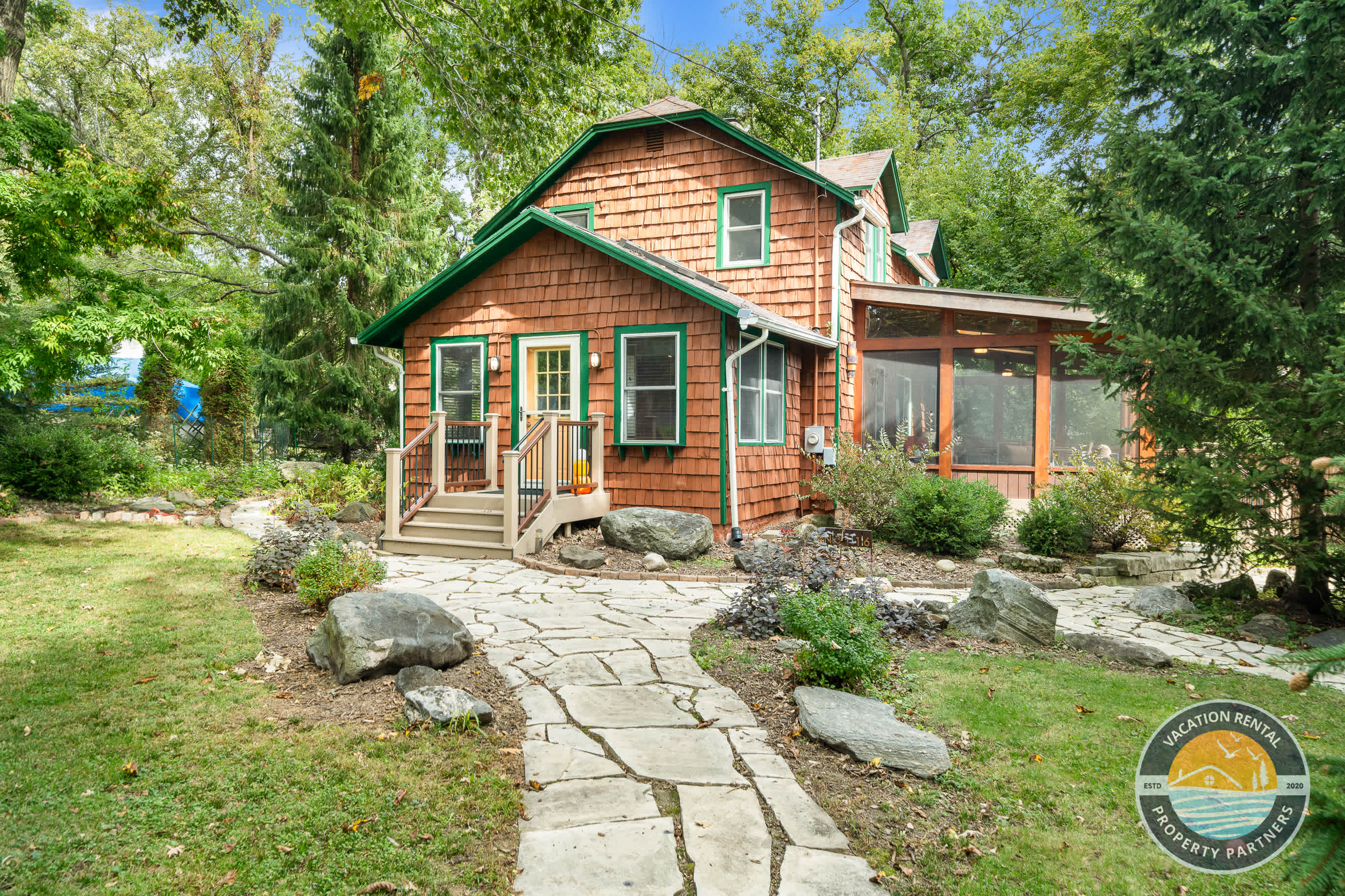 Lake Geneva Escape 4BR Arcade Fire Pit and Deck