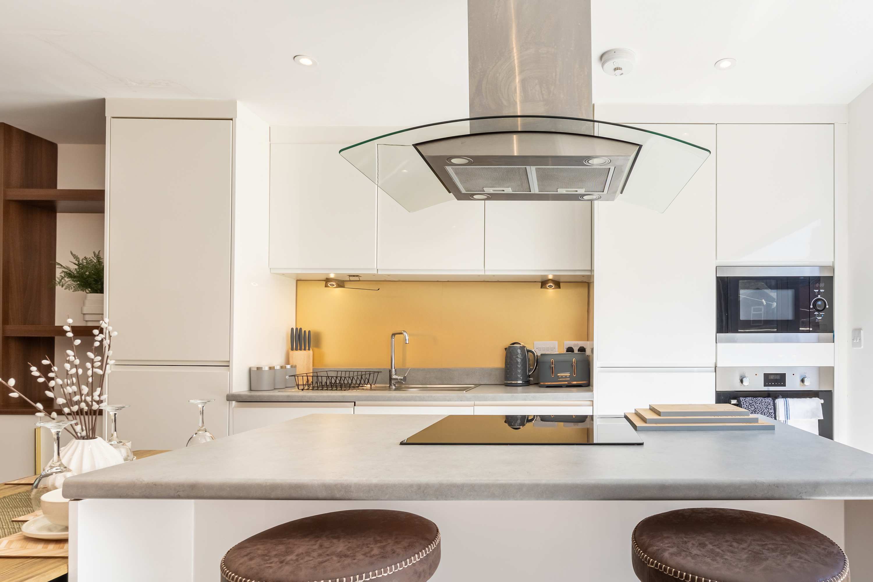 5Bedroom Townhouse 15mins to City w Free Parking - Picture 7