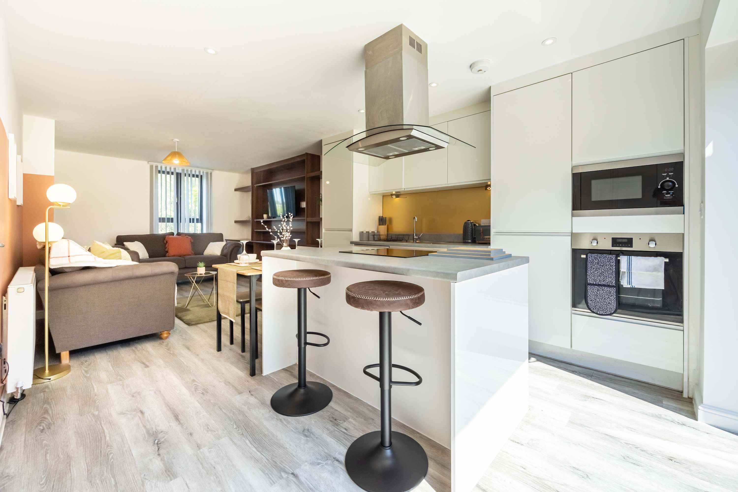 5Bedroom Townhouse 15mins to City w Free Parking - Picture 2