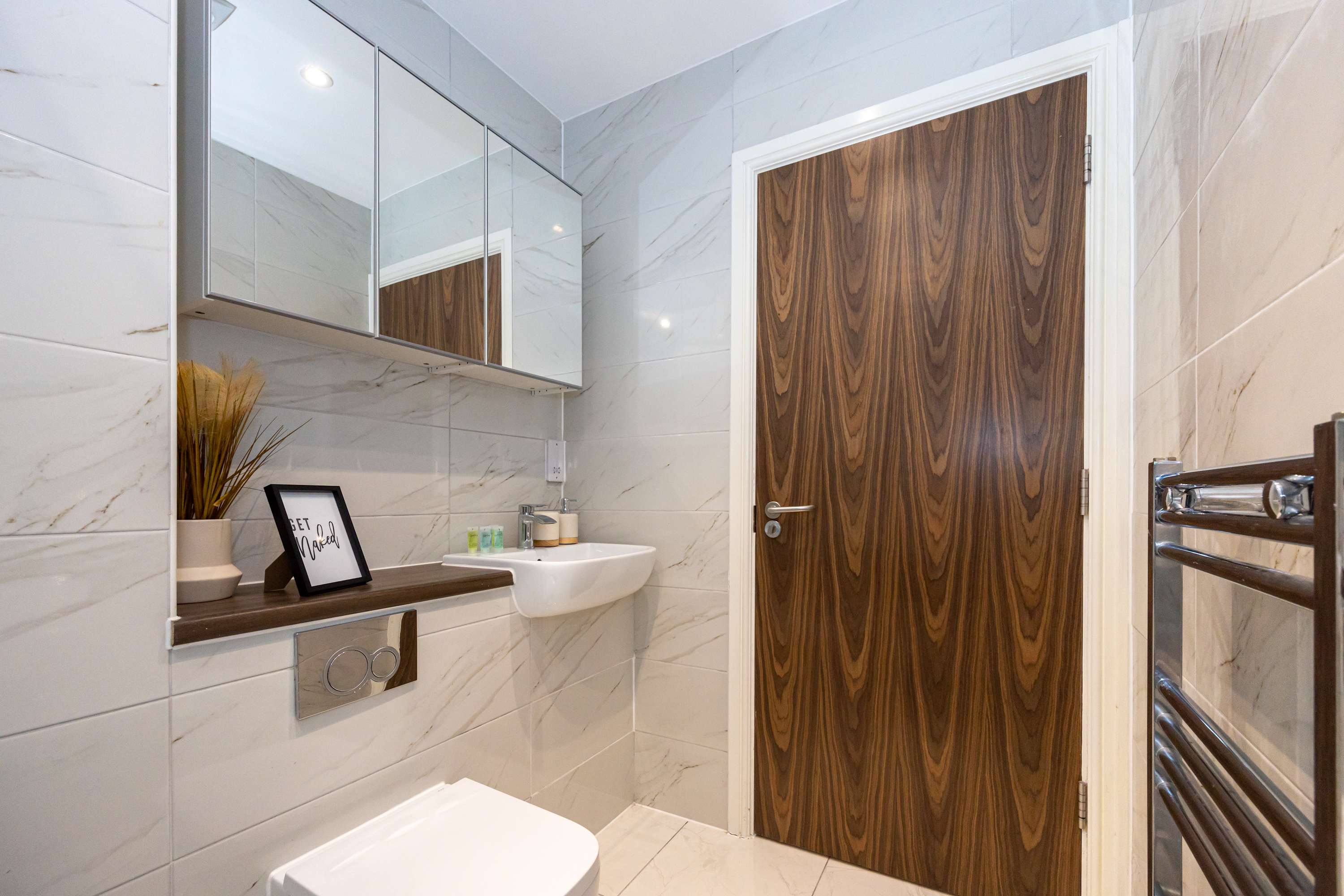 5Bedroom Townhouse 15mins to City w Free Parking - Picture 11