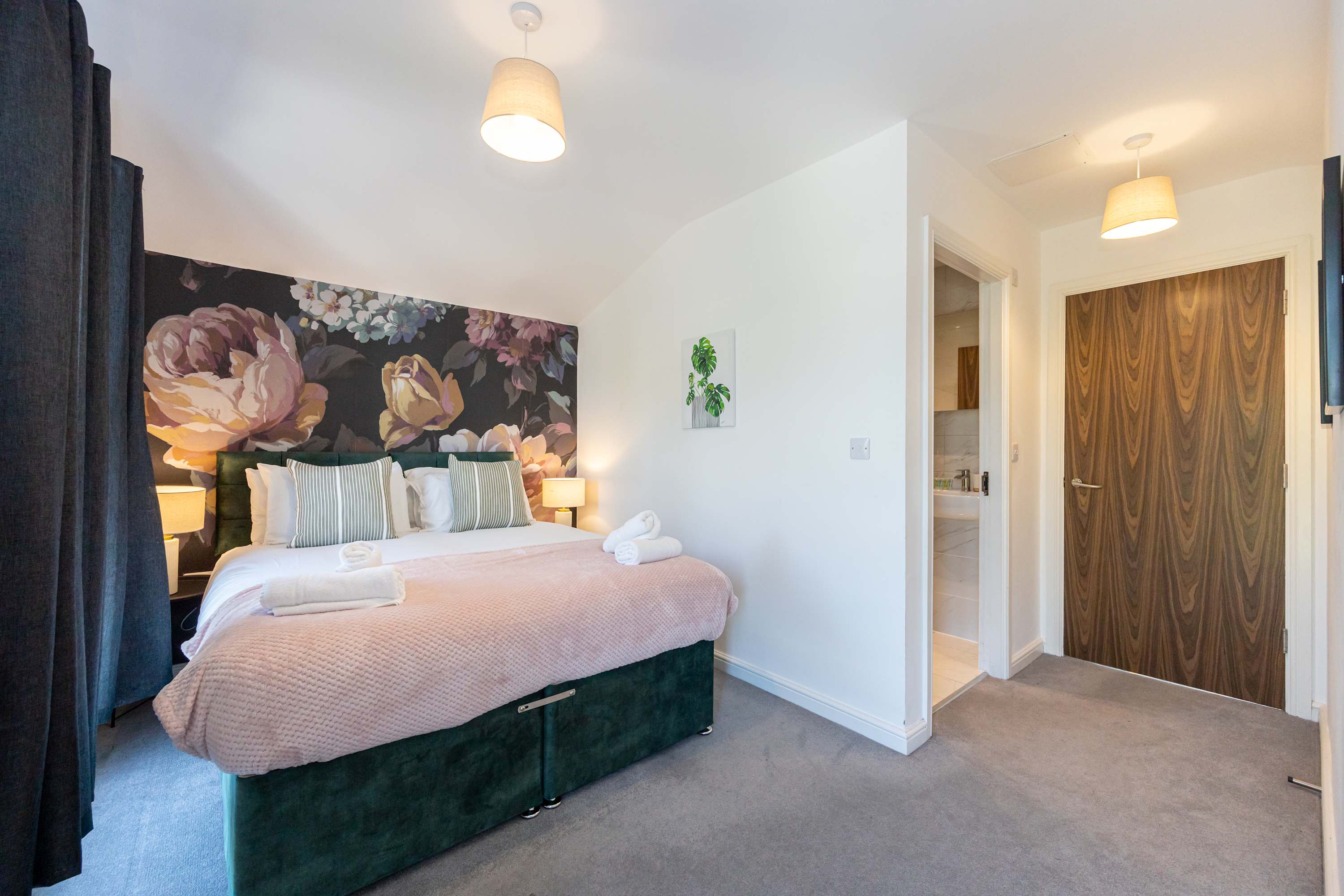 5Bedroom Townhouse 15mins to City w Free Parking - Picture 14