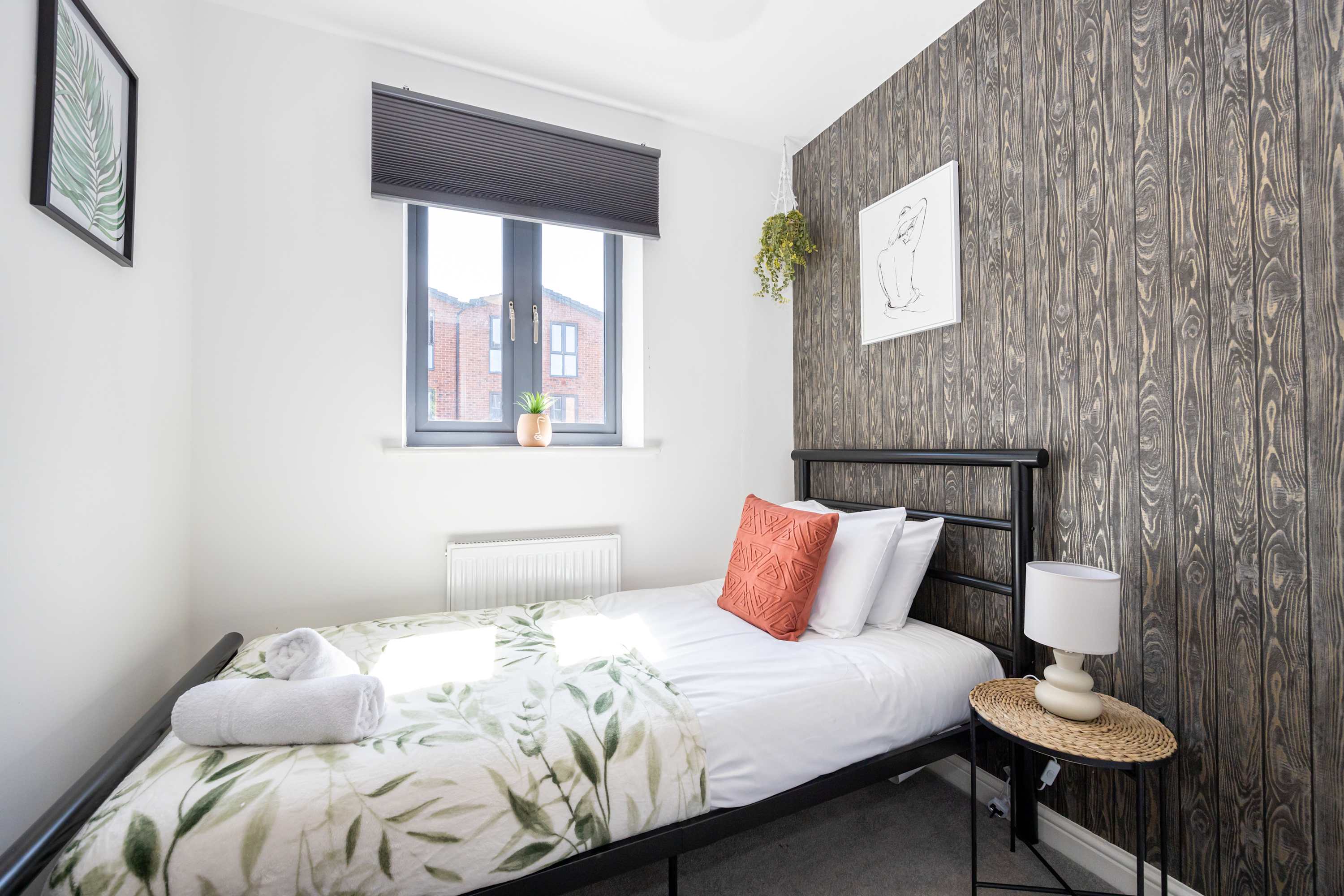 5Bedroom Townhouse 15mins to City w Free Parking - Picture 17