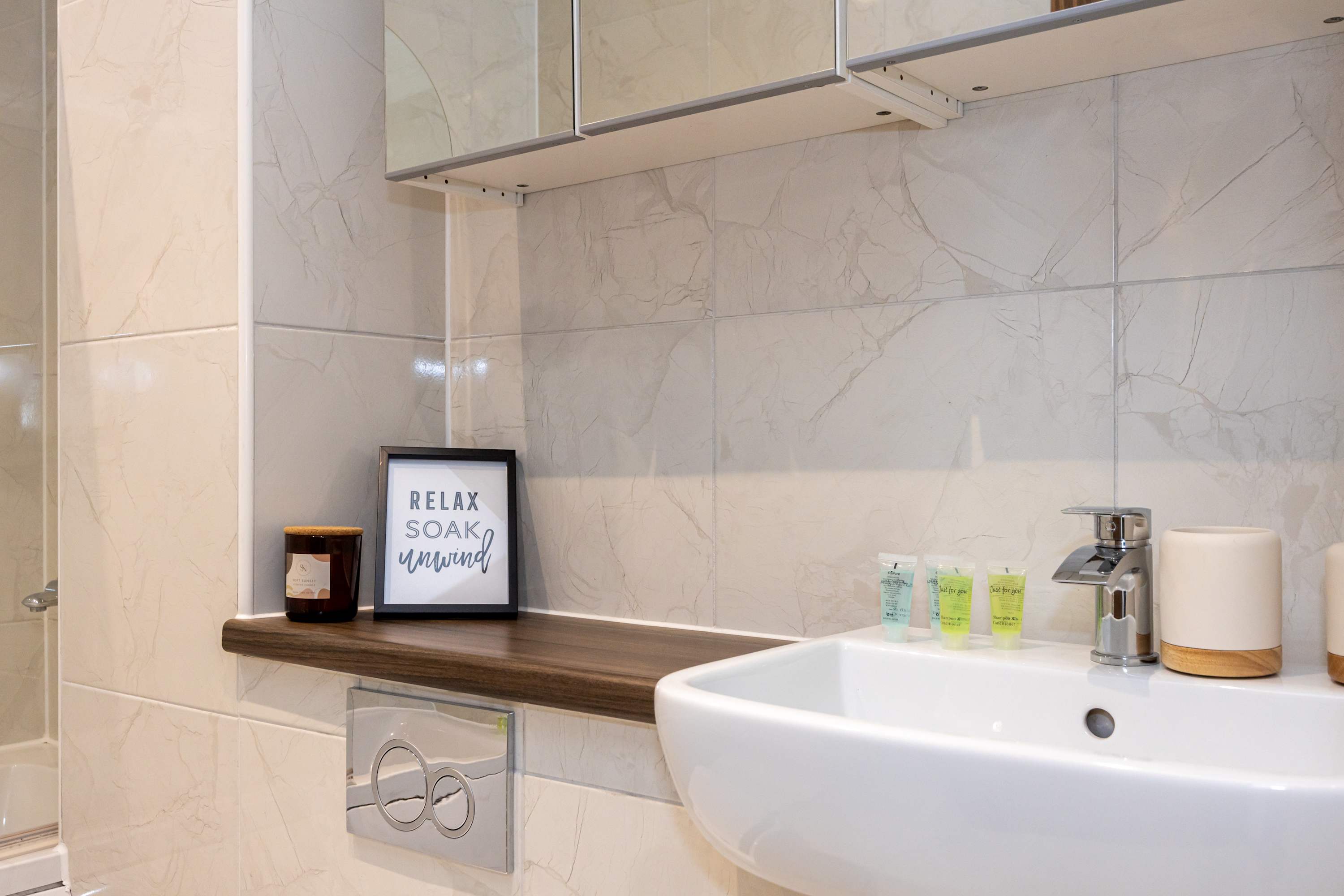 5Bedroom Townhouse 15mins to City w Free Parking - Picture 28