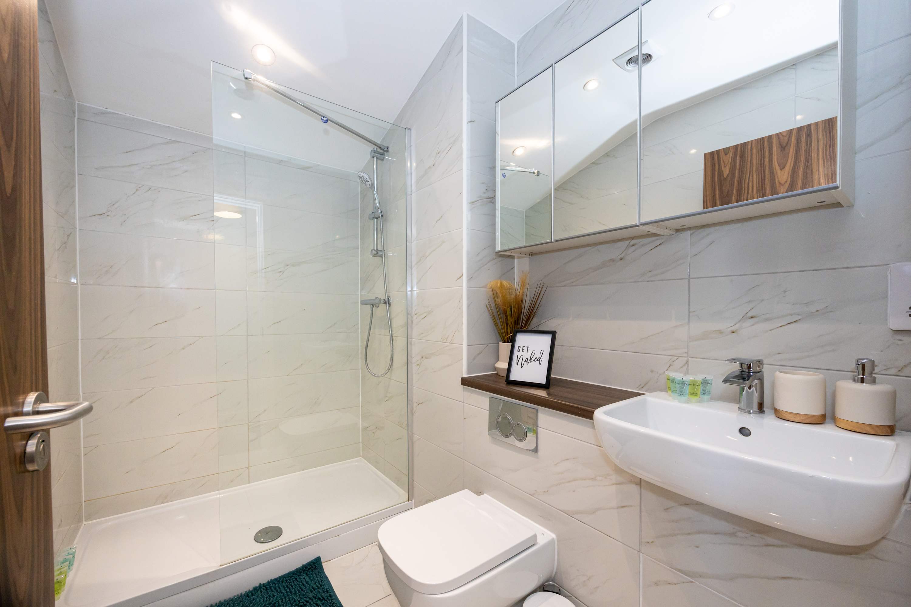 5Bedroom Townhouse 15mins to City w Free Parking - Picture 31