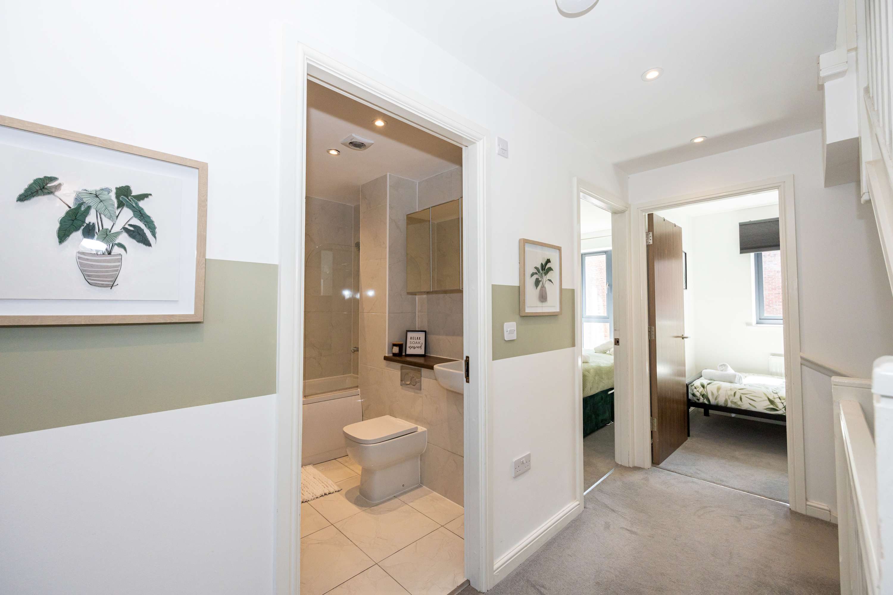 5Bedroom Townhouse 15mins to City w Free Parking - Picture 35
