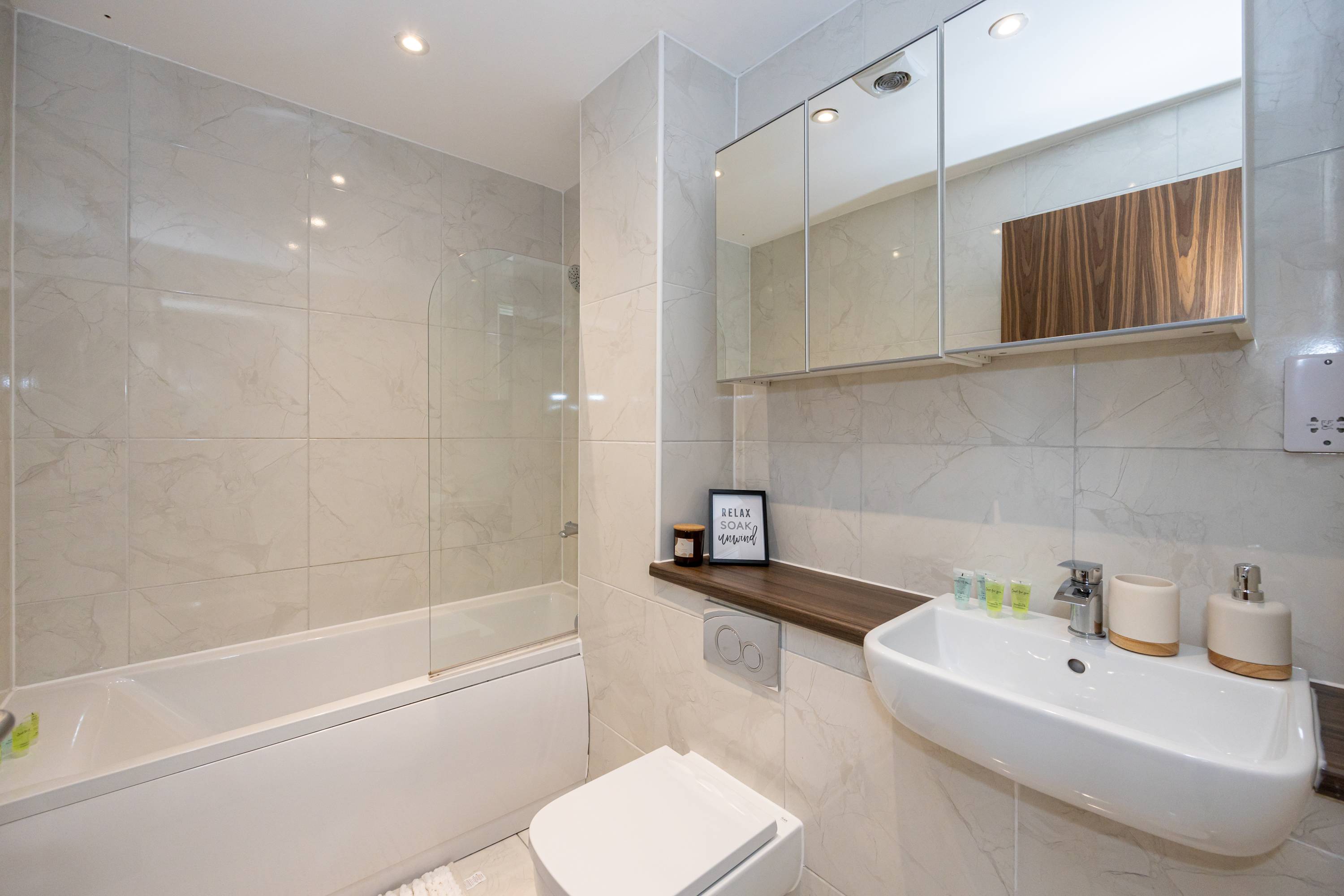 5Bedroom Townhouse 15mins to City w Free Parking - Picture 33