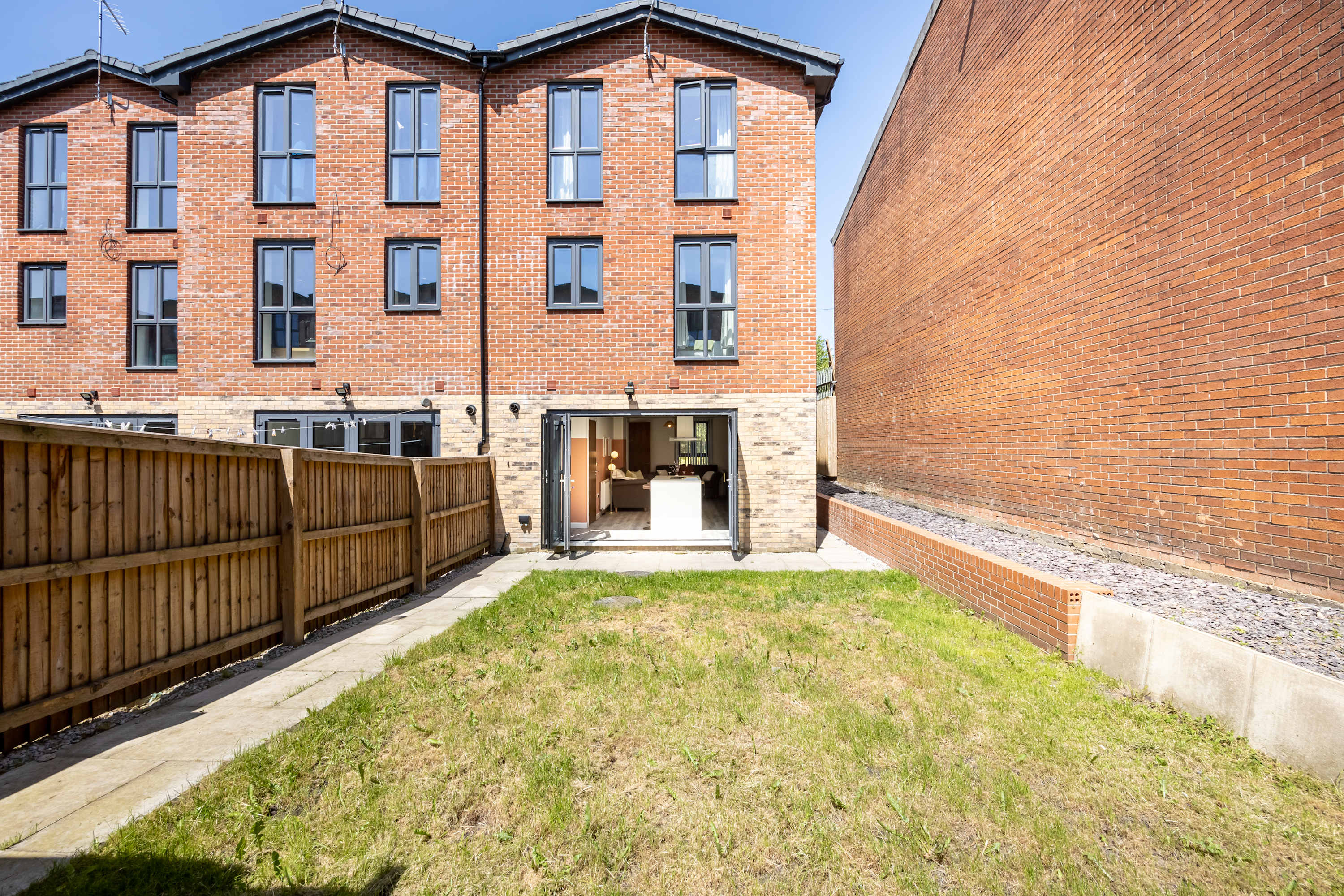 5Bedroom Townhouse 15mins to City w Free Parking - Picture 43