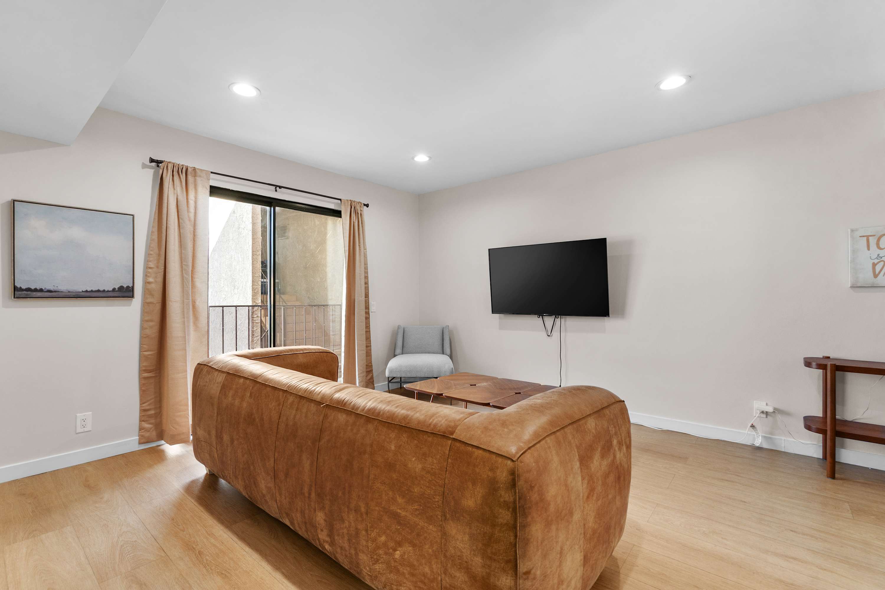 Remodeled Apartment with Pool · Near Universal