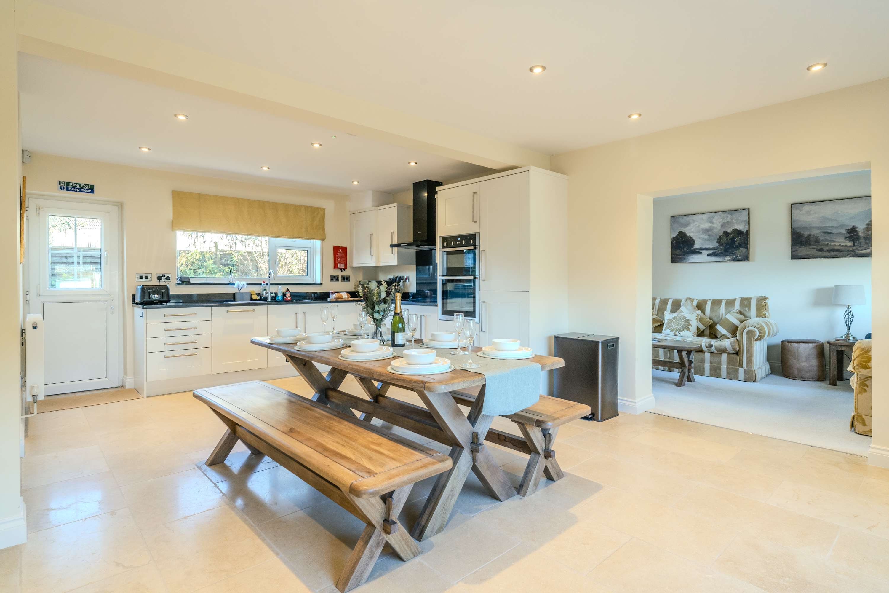 2 Min Stroll to Square | Free Parking | Courtyard — Stow-on-the-Wold, England — vacation rental