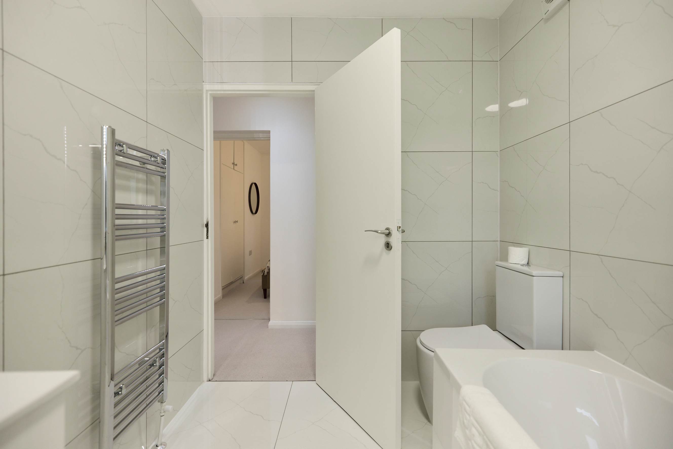 West of Brick & Bloom in 16, Ravenswood Court, Kingston Upon Thames KT2 7JL - Property image 33 - VivreStays