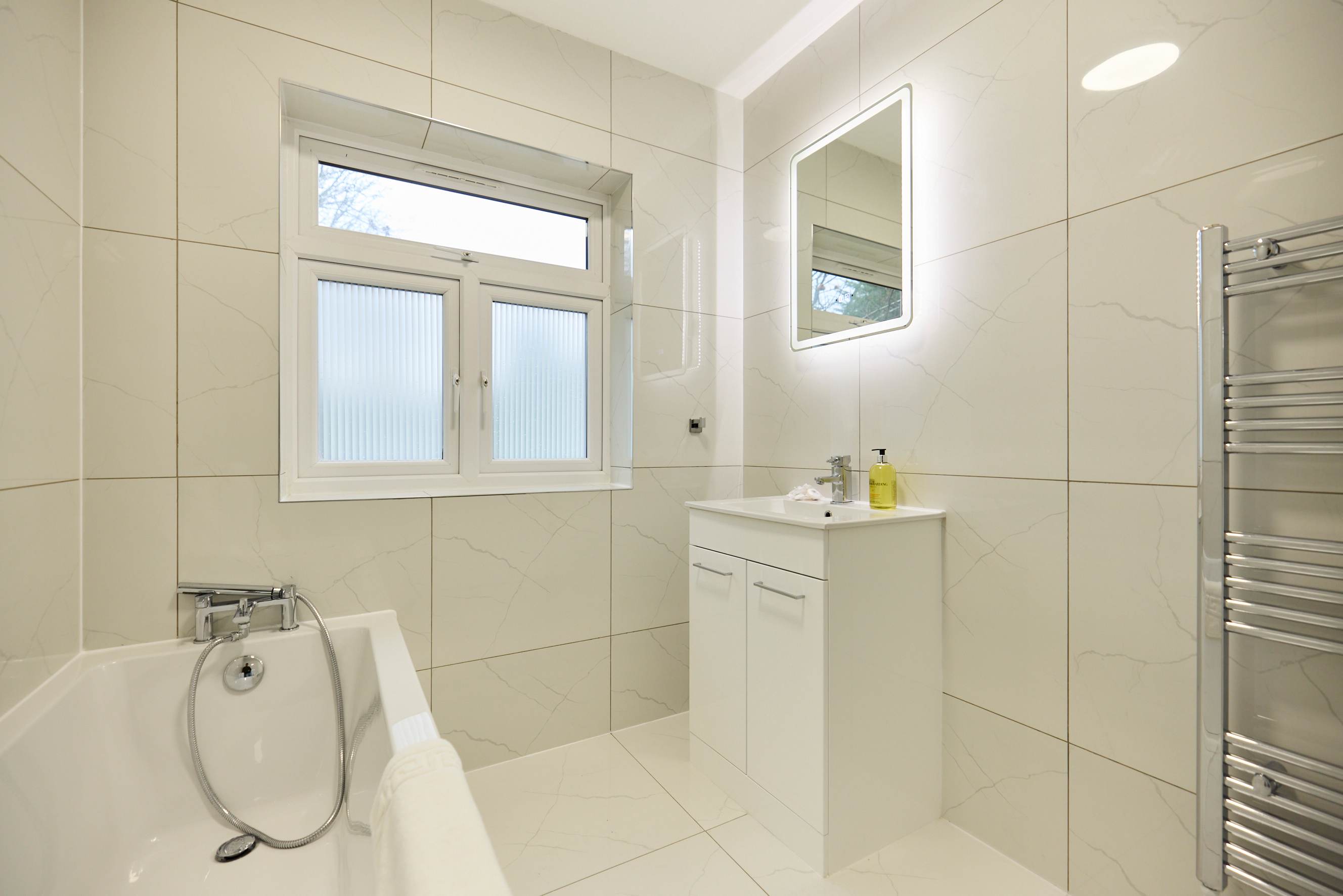 West of Brick & Bloom in 16, Ravenswood Court, Kingston Upon Thames KT2 7JL - Property image 34 - VivreStays