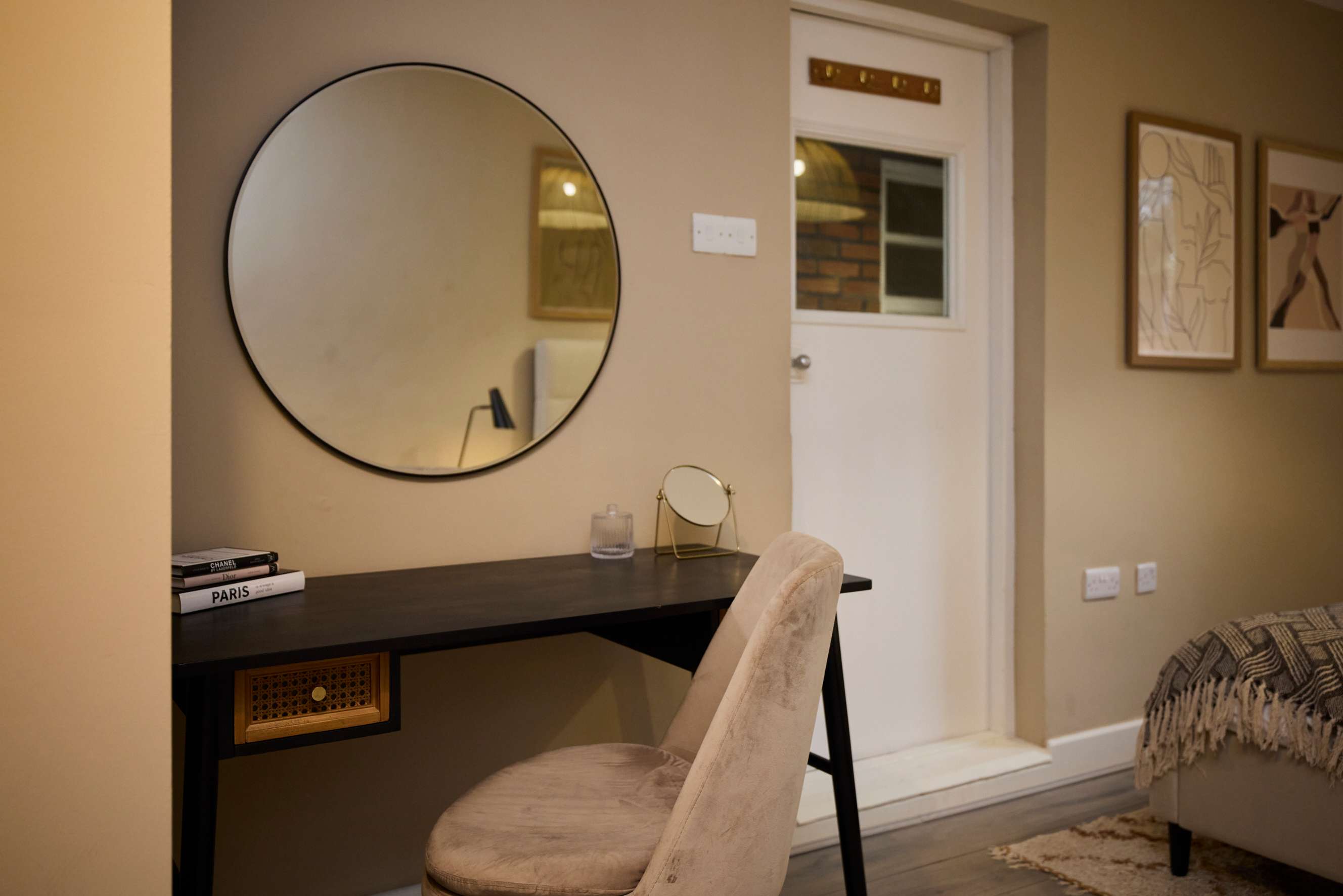 West of Brick & Bloom in 16, Ravenswood Court, Kingston Upon Thames KT2 7JL - Property image 16 - VivreStays
