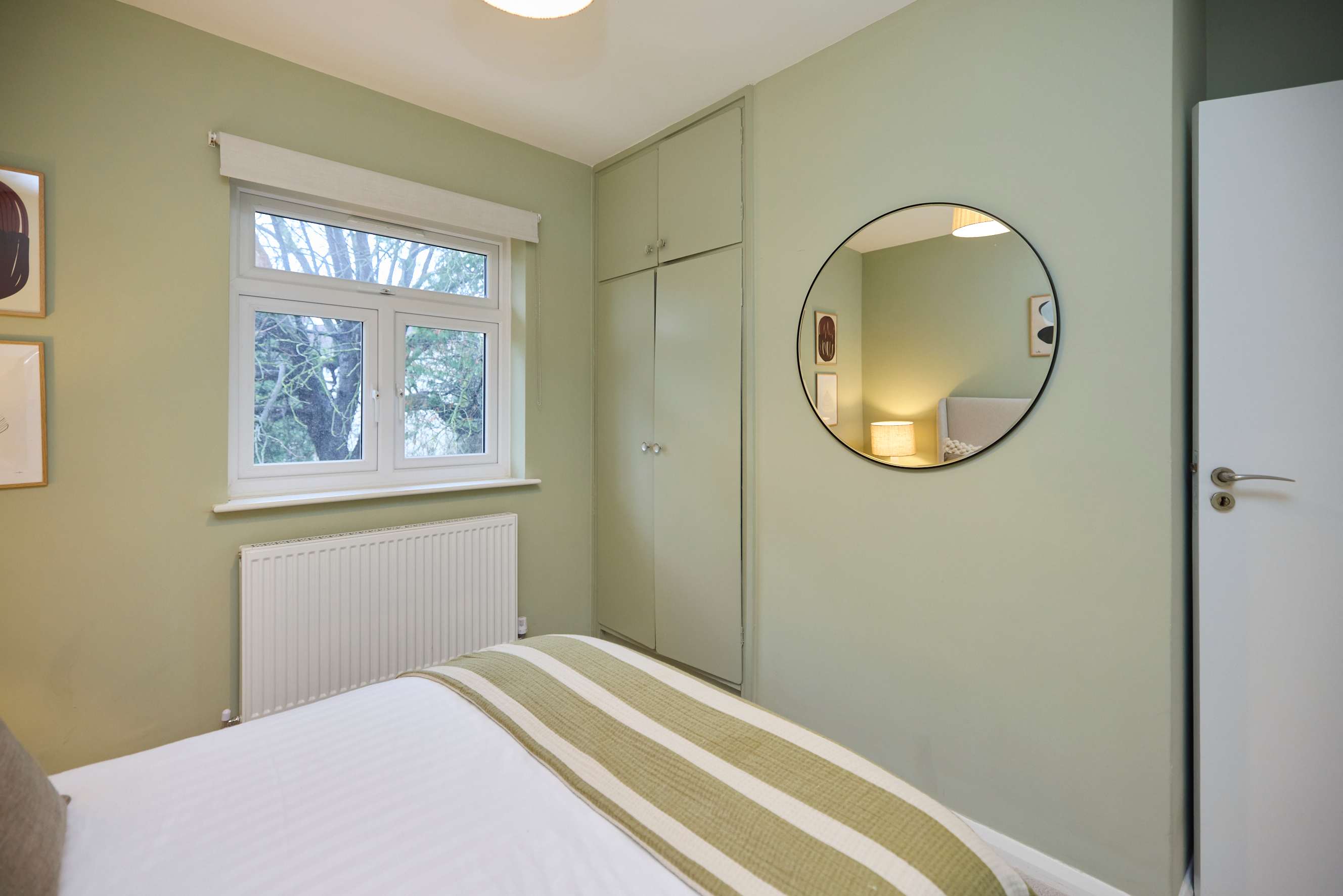 West of Brick & Bloom in 16, Ravenswood Court, Kingston Upon Thames KT2 7JL - Property image 22 - VivreStays