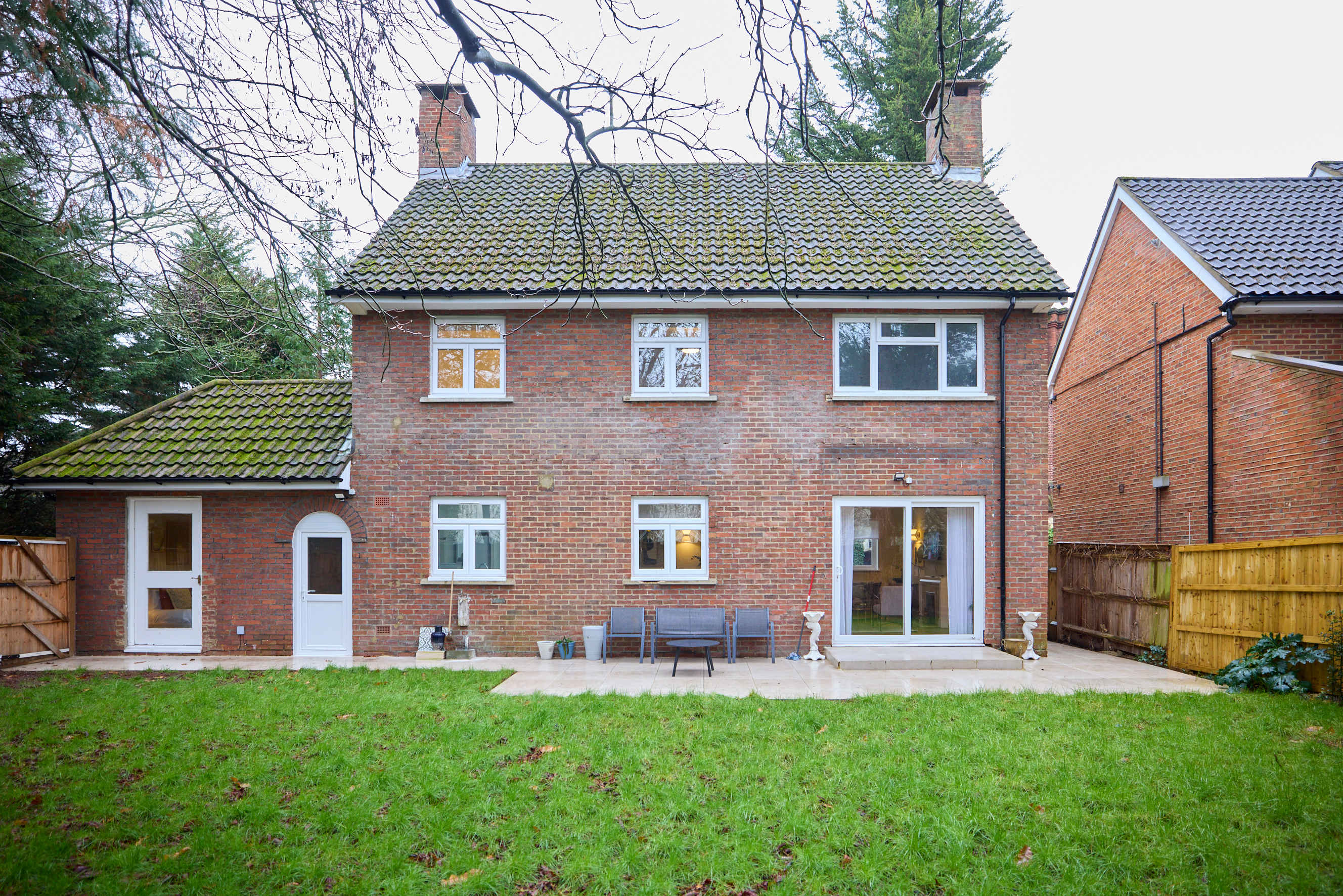 West of Brick & Bloom in 16, Ravenswood Court, Kingston Upon Thames KT2 7JL - Property image 37 - VivreStays