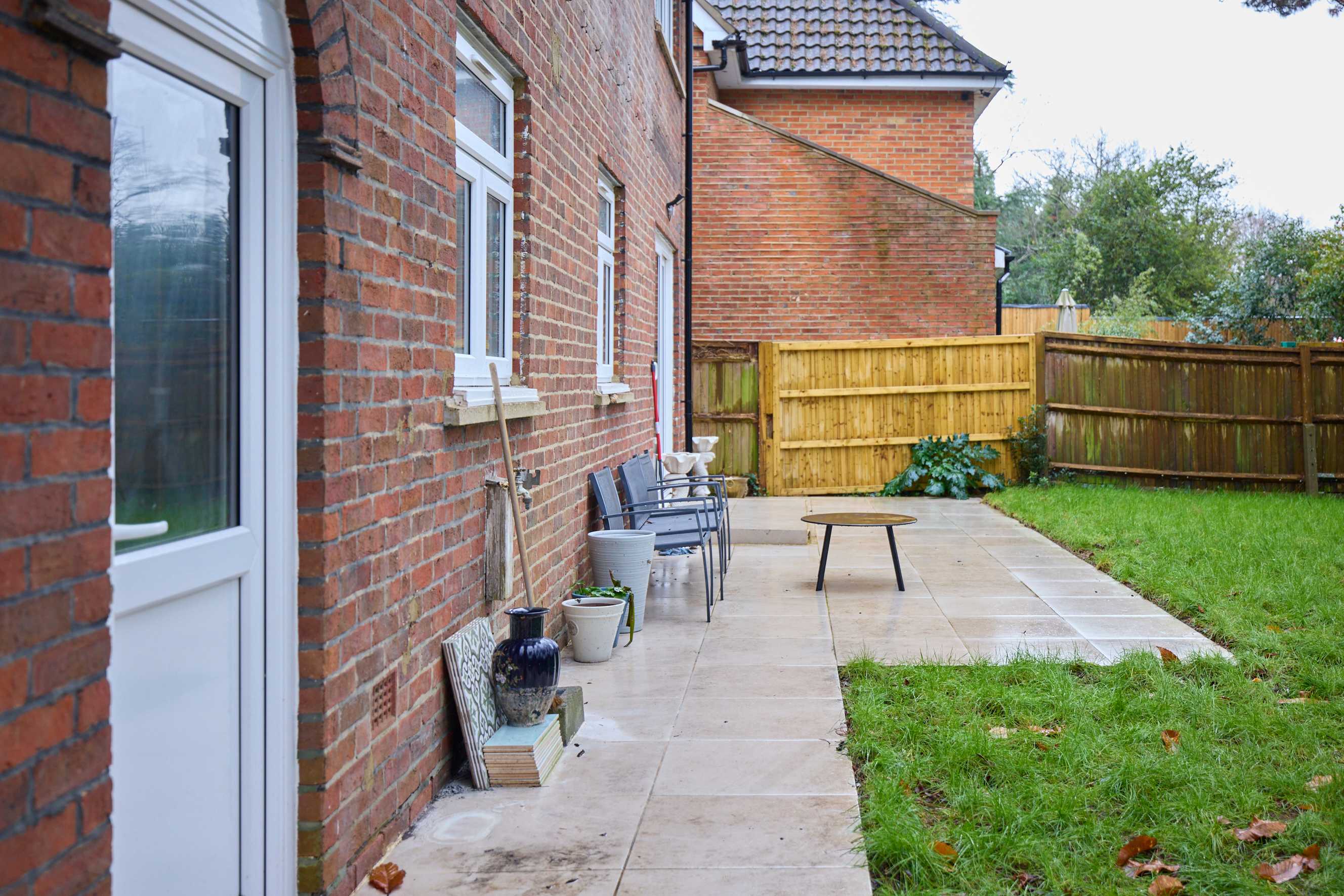 West of Brick & Bloom in 16, Ravenswood Court, Kingston Upon Thames KT2 7JL - Property image 36 - VivreStays