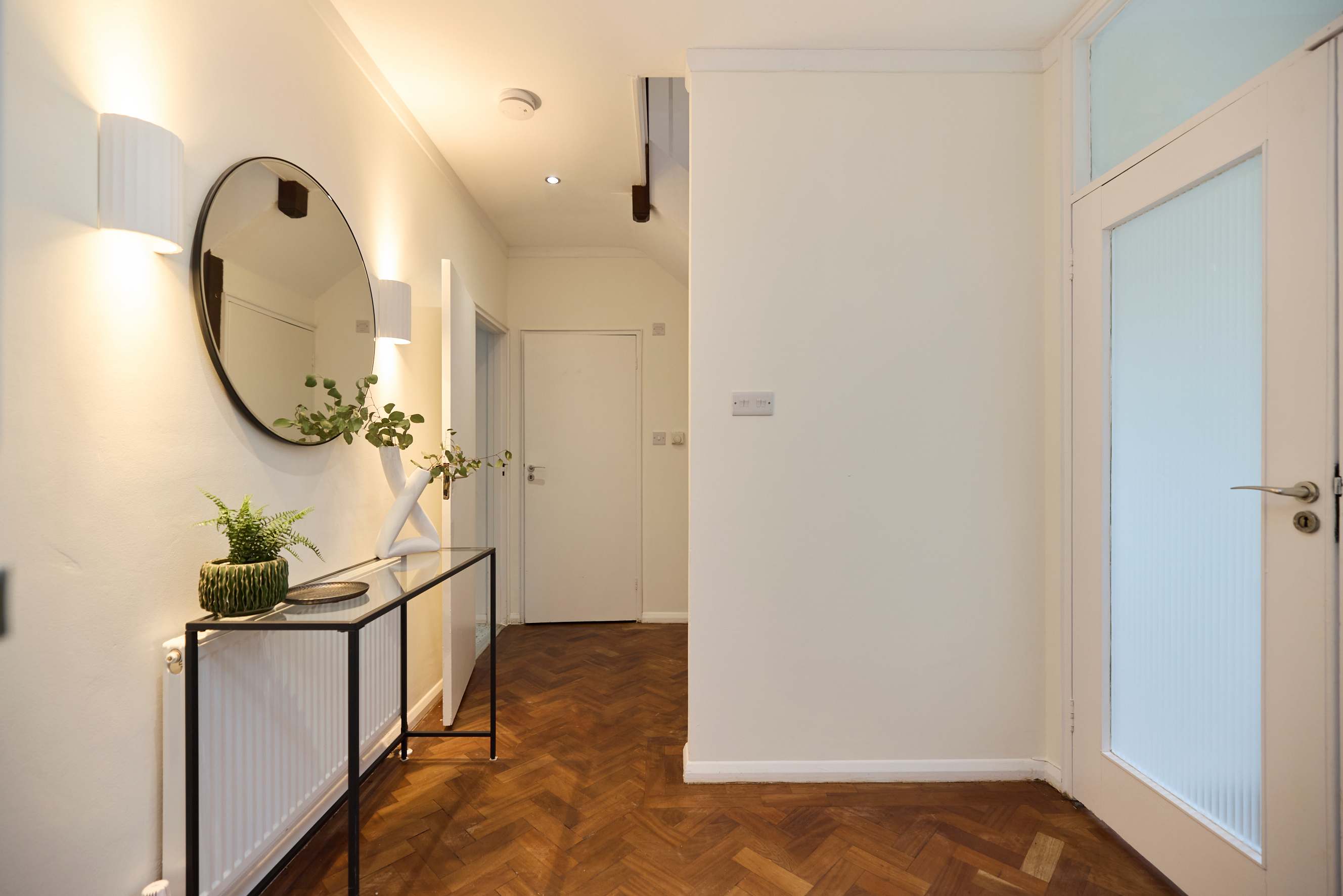 West of Brick & Bloom in 16, Ravenswood Court, Kingston Upon Thames KT2 7JL - Property image 31 - VivreStays