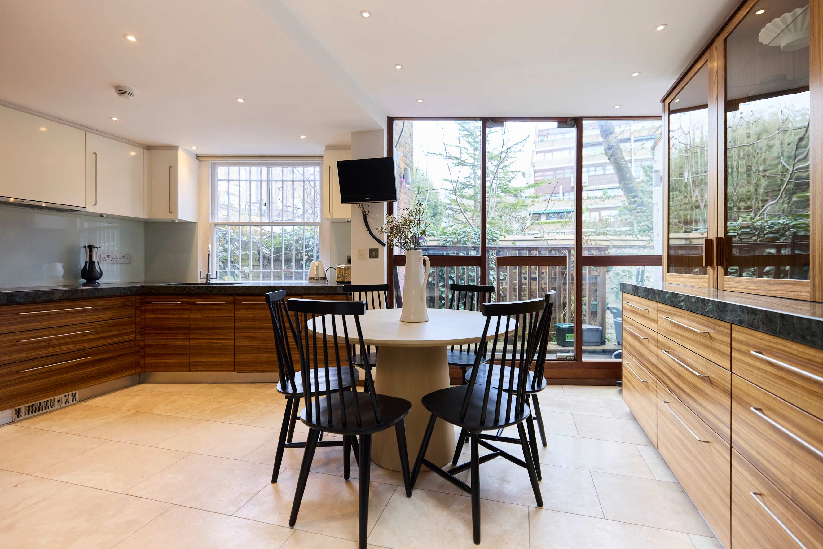 View The West London House in Albion Street 28 W2 2AX The West London House in Albion Street 28 W2 2AX - Property image 6 - VivreStays