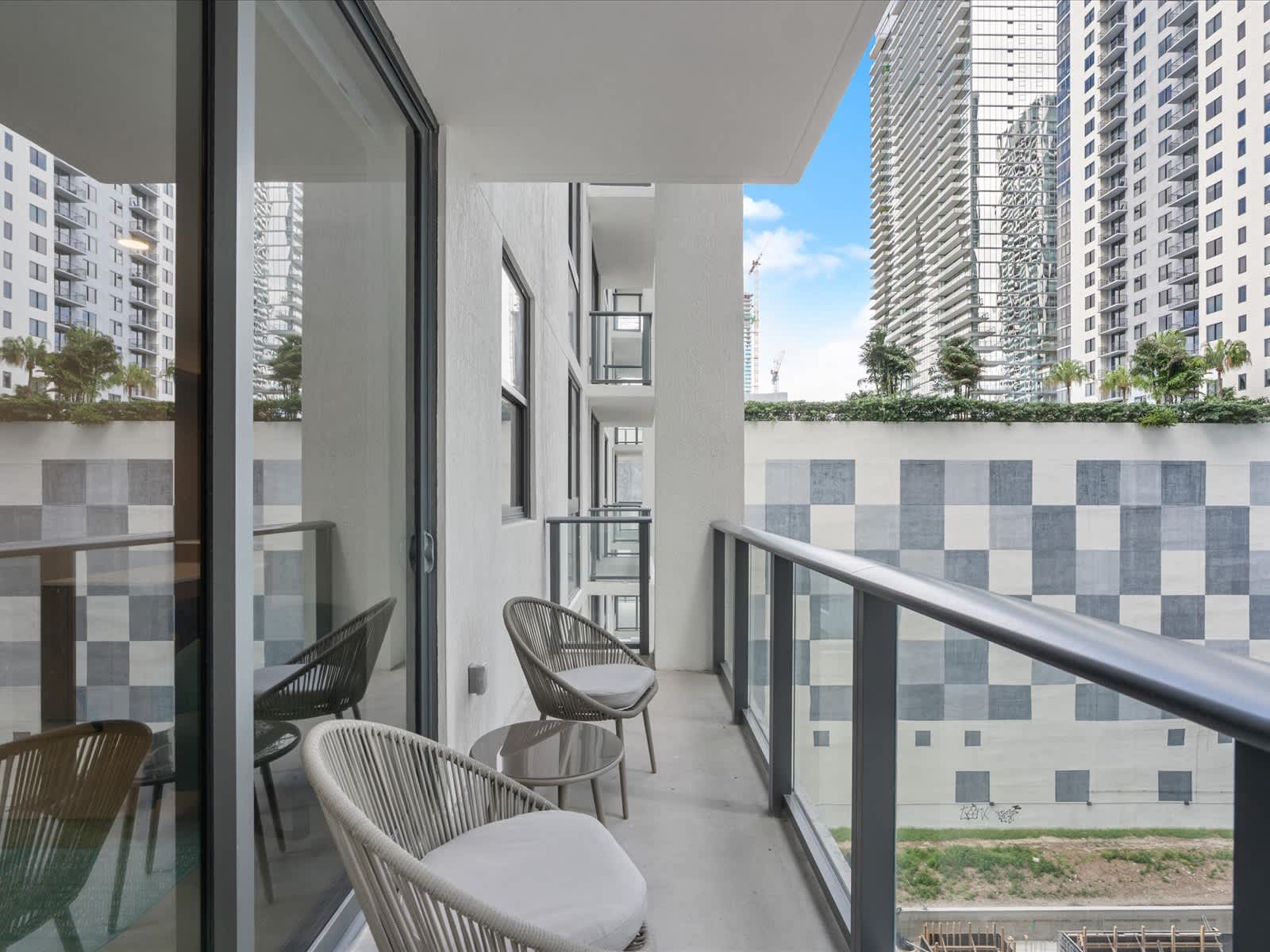 2BR Suite | FIFA Fan Fest | Rooftop Pool +Workpace