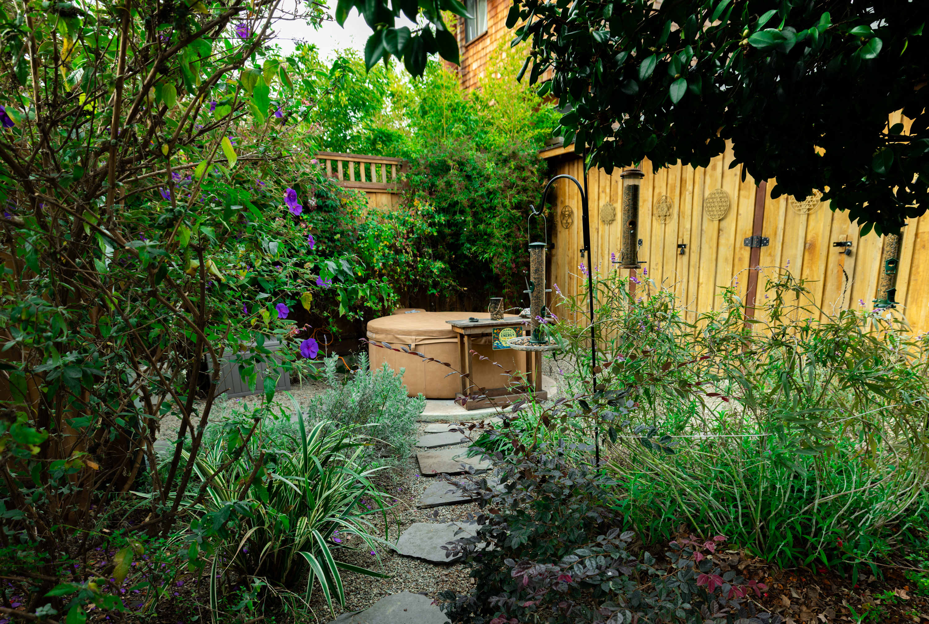 Luxury Elmwood–Rockridge Flat w/ Hot Tub 2