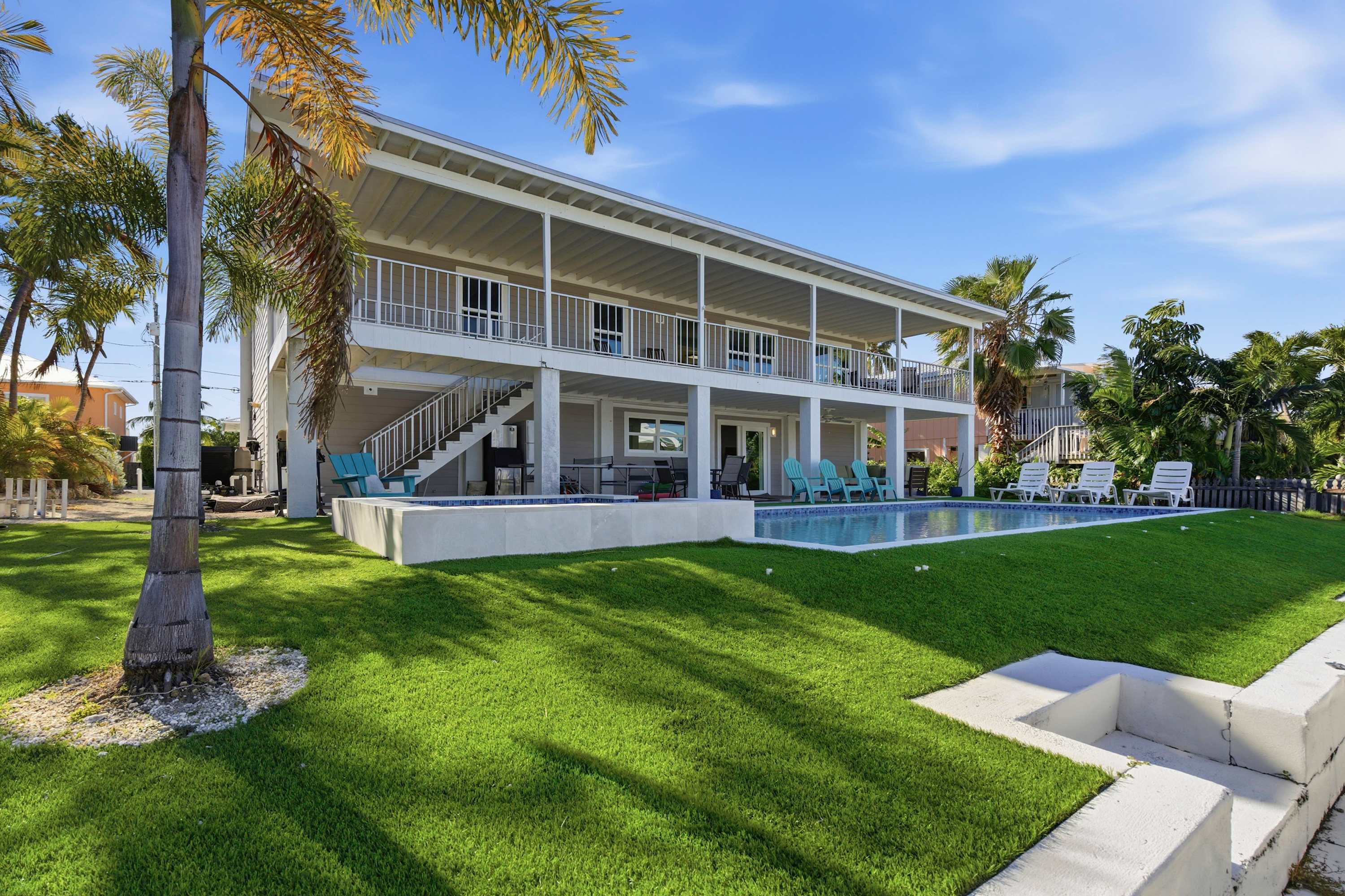 Hooked on Avocado -Stunning 5 Bedroom/ 3 Bath waterfront home on canal, resort style private pool & hot tub, 34’ dock, and quick open-water Gulf and Atlantic access. Ice Maker, Ping Pong table. Minutes to Sombrero Beach & Dining. — Marathon, FL — vacation rental