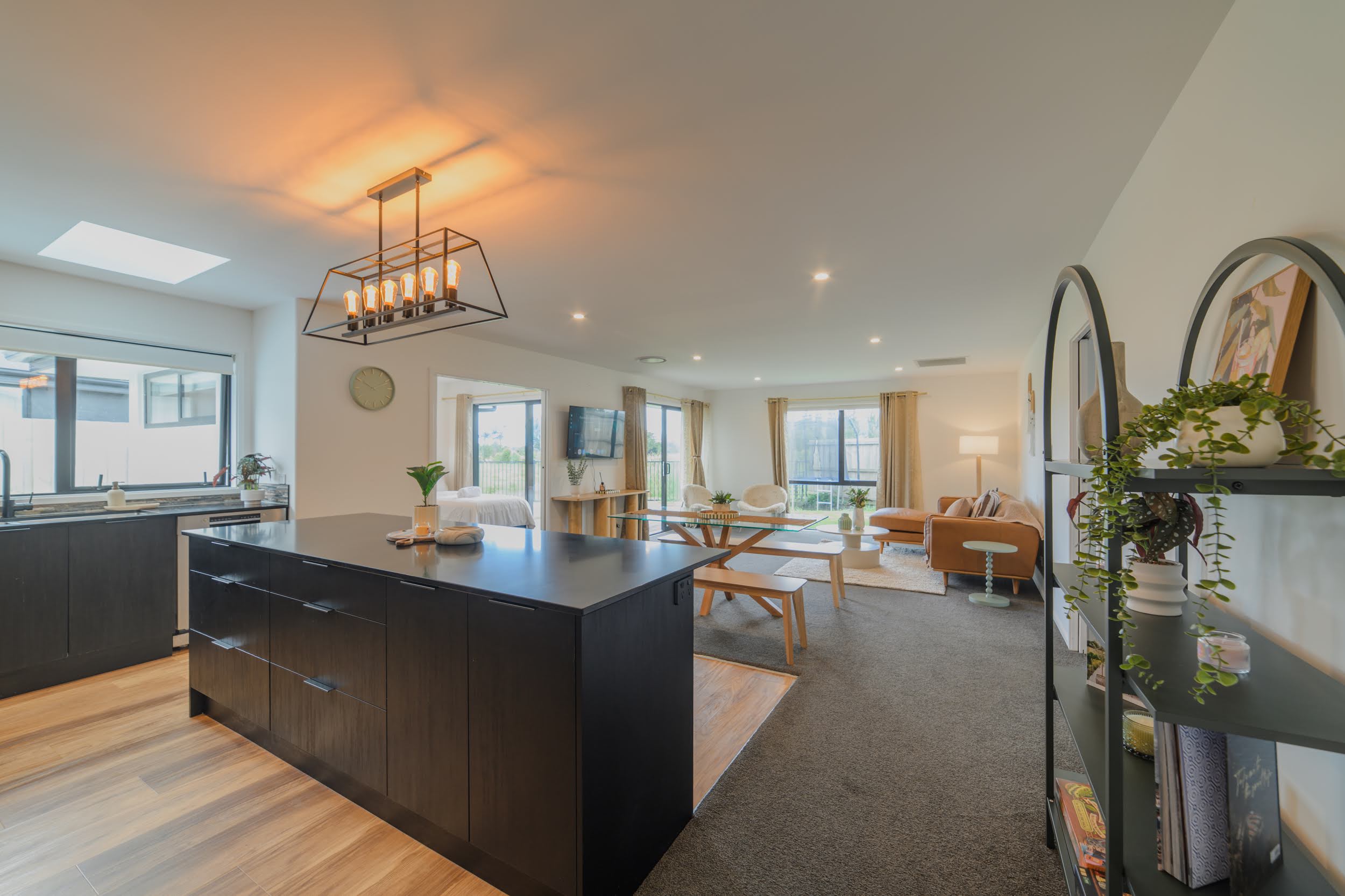 Family Retreat with Spa, Games, and Sunshine — Christchurch, Canterbury Region — vacation rental