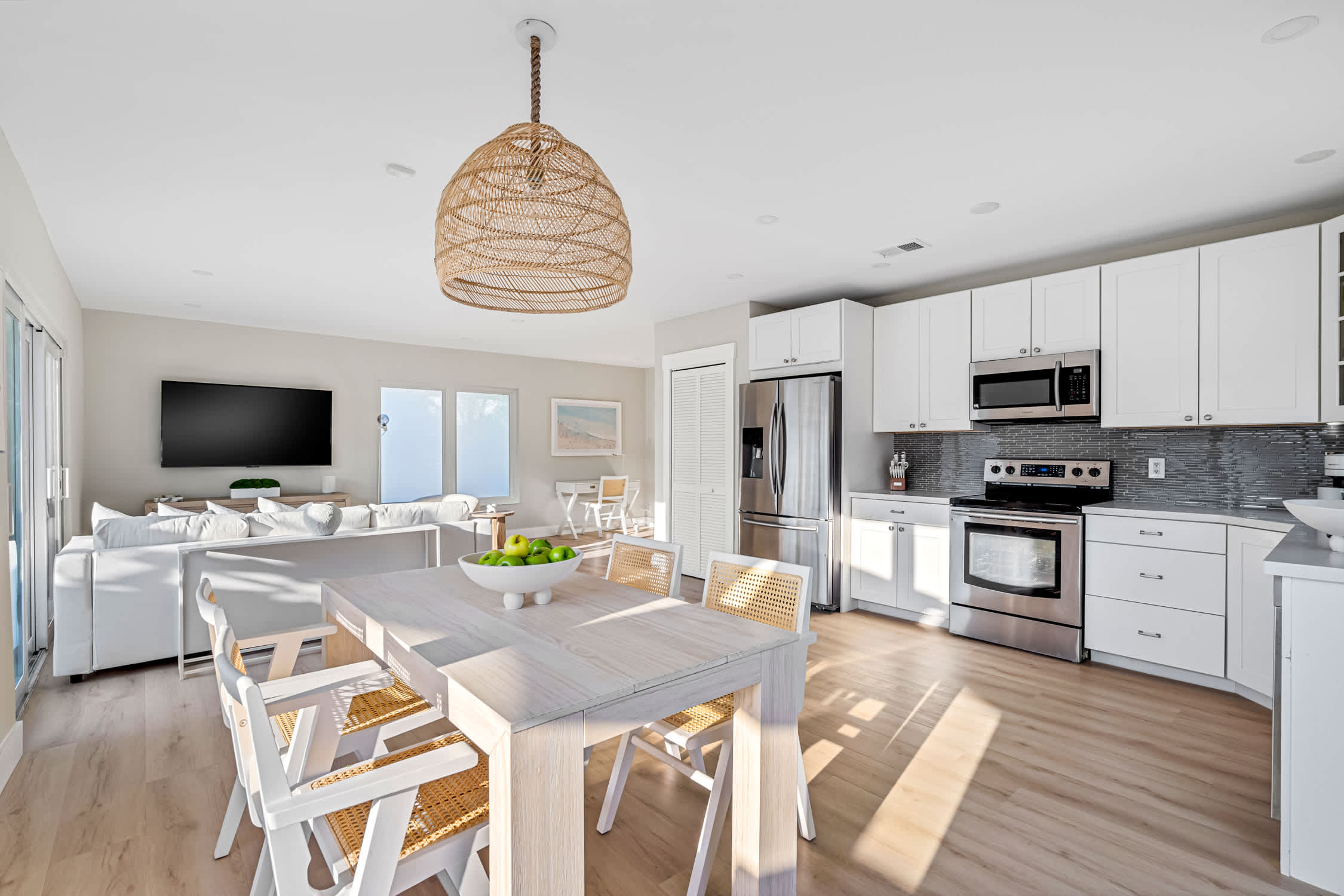 The Isles | Hot Tub | Walk to Beach | King Beds