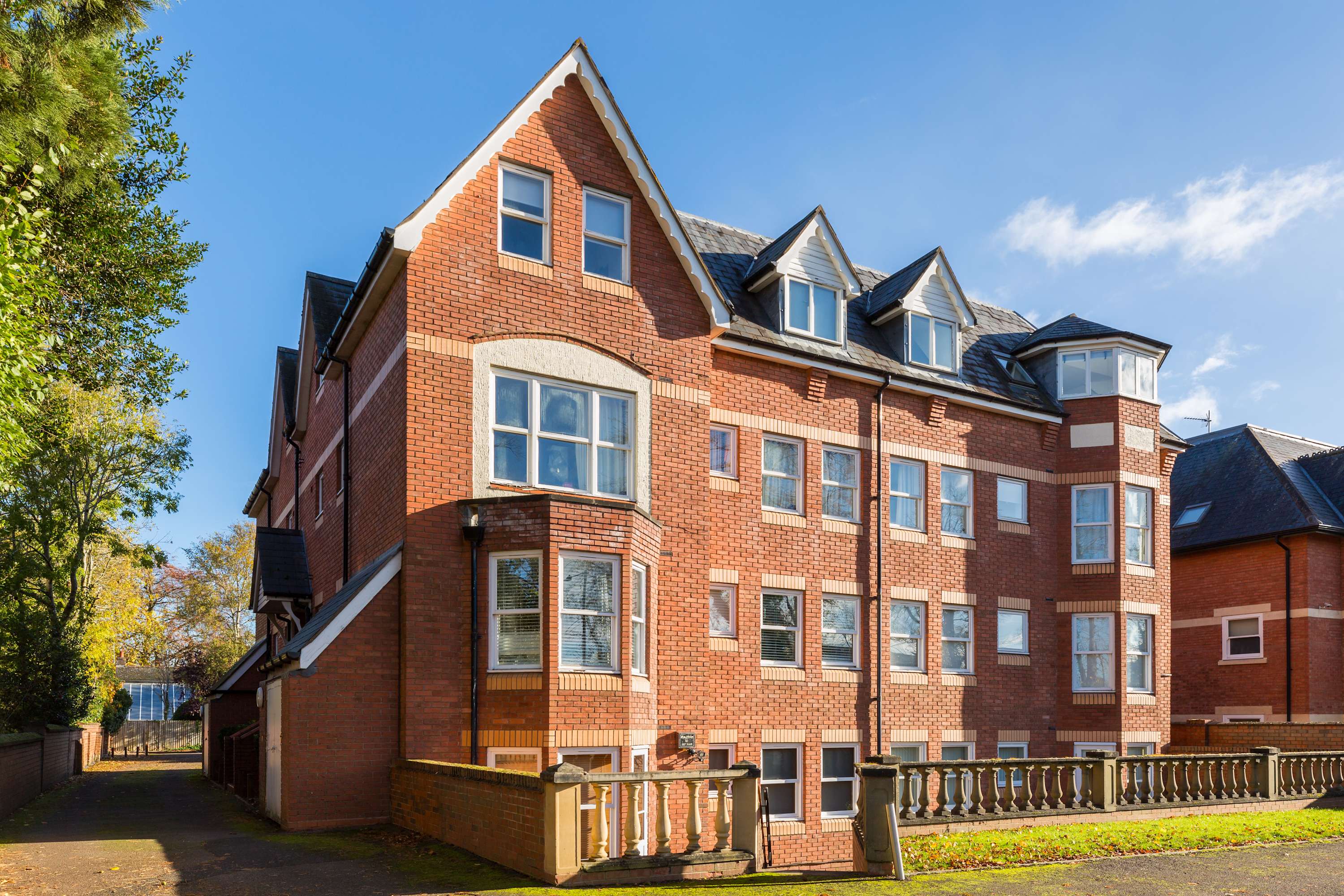 View Apt 5 Chestnut Court - Leamington Spa in Chestnut Court, 4 Guys Cliffe Avenue CV32 6LY Apt 5 Chestnut Court - Leamington Spa in Chestnut Court, 4 Guys Cliffe Avenue CV32 6LY - Property image 26 - VivreStays